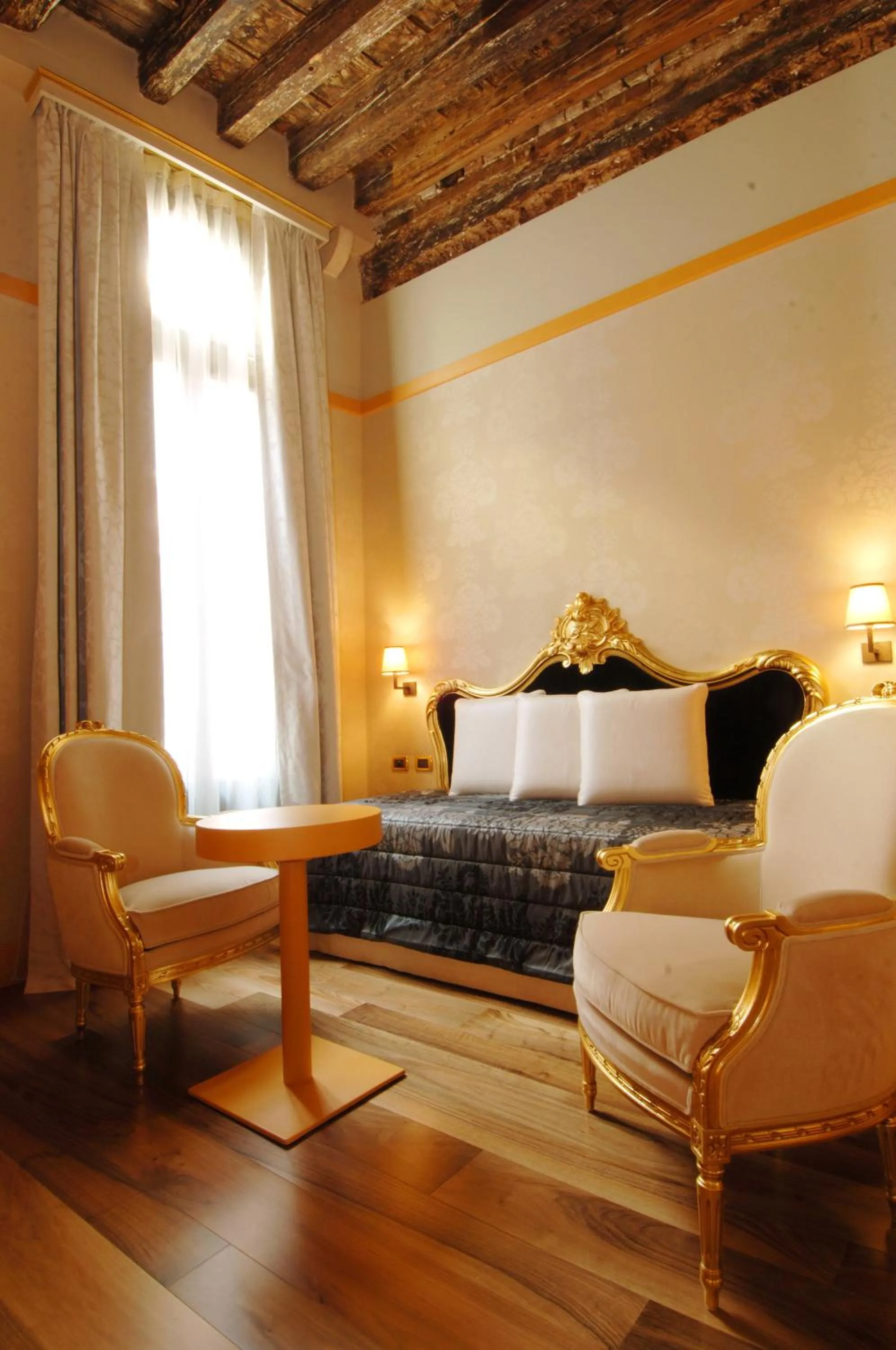 Seating area, Bed in Hotel Ca' Zusto Venezia