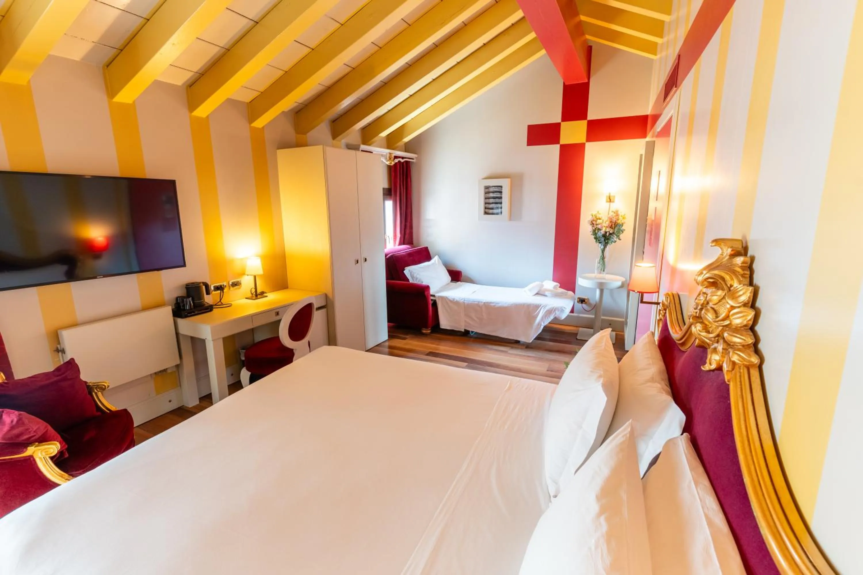 Photo of the whole room, Bed in Hotel Ca' Zusto Venezia