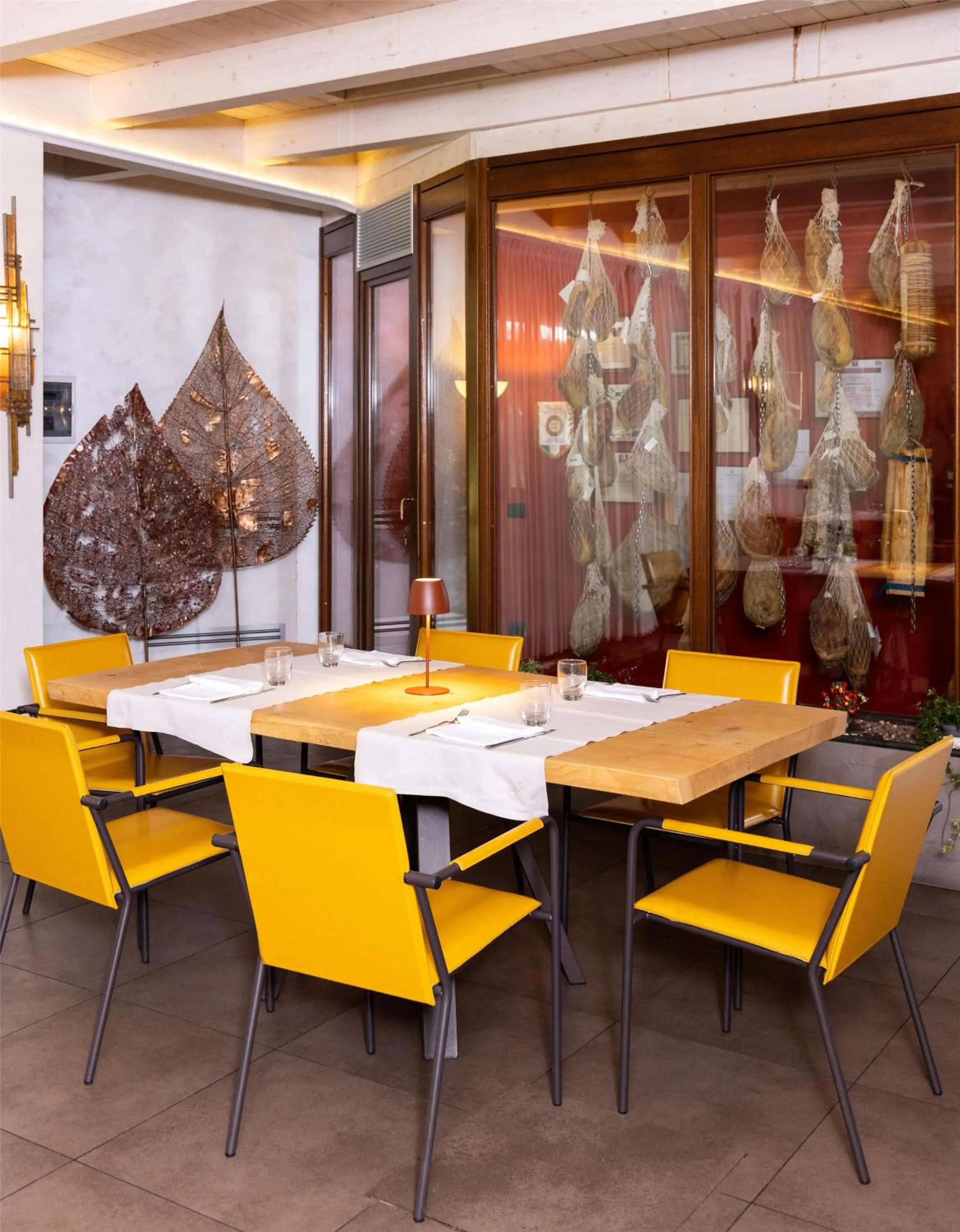 Restaurant/places to eat in Best Western Modena District