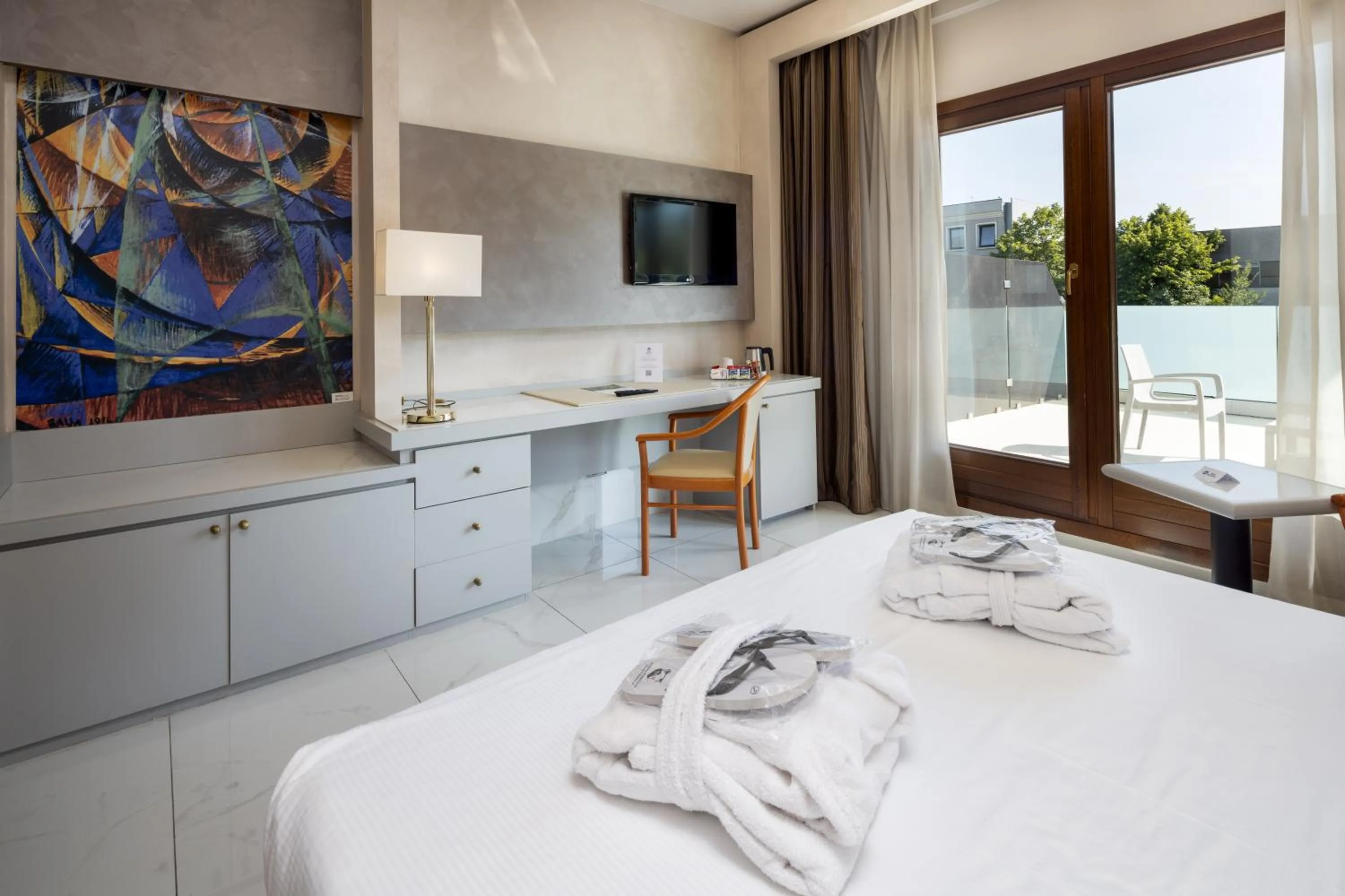 Balcony/Terrace, Bed in Best Western Modena District