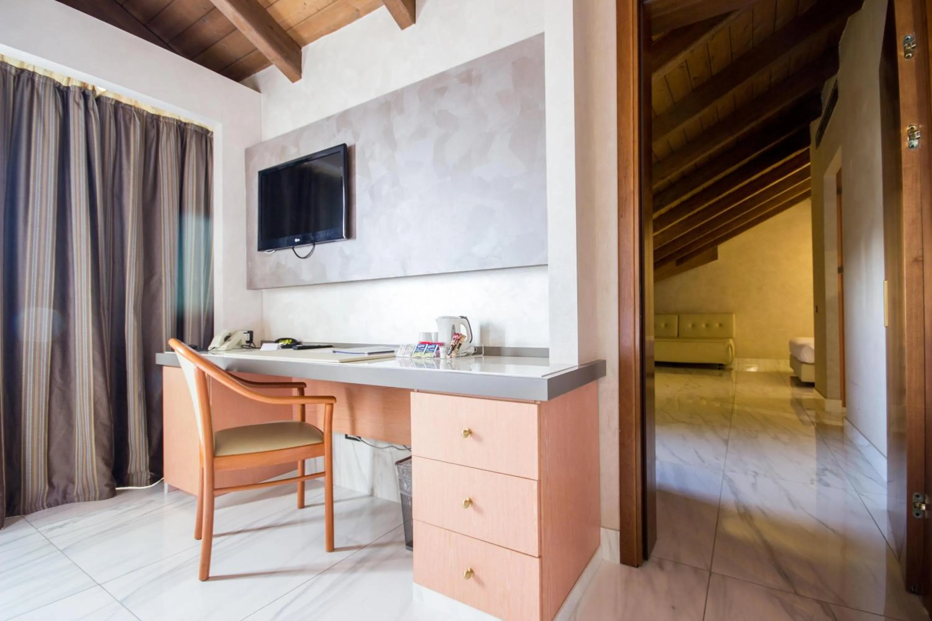 Communal lounge/ TV room, Bed in Best Western Modena District