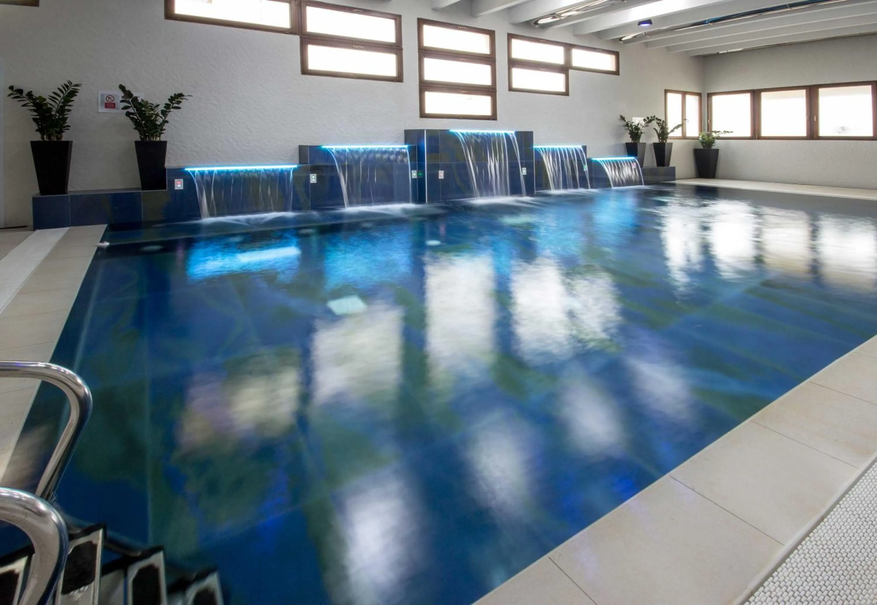 Swimming pool in Best Western Modena District