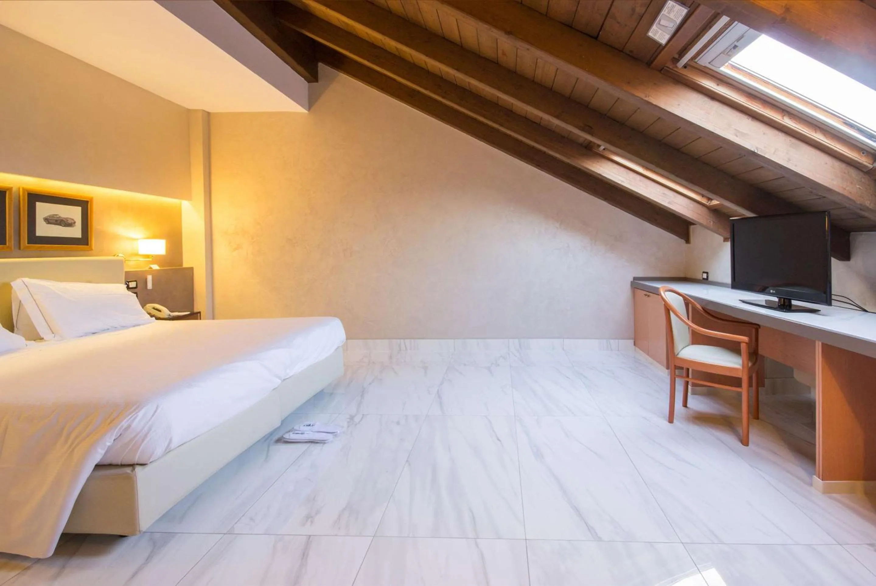 TV and multimedia, Bed in Best Western Modena District