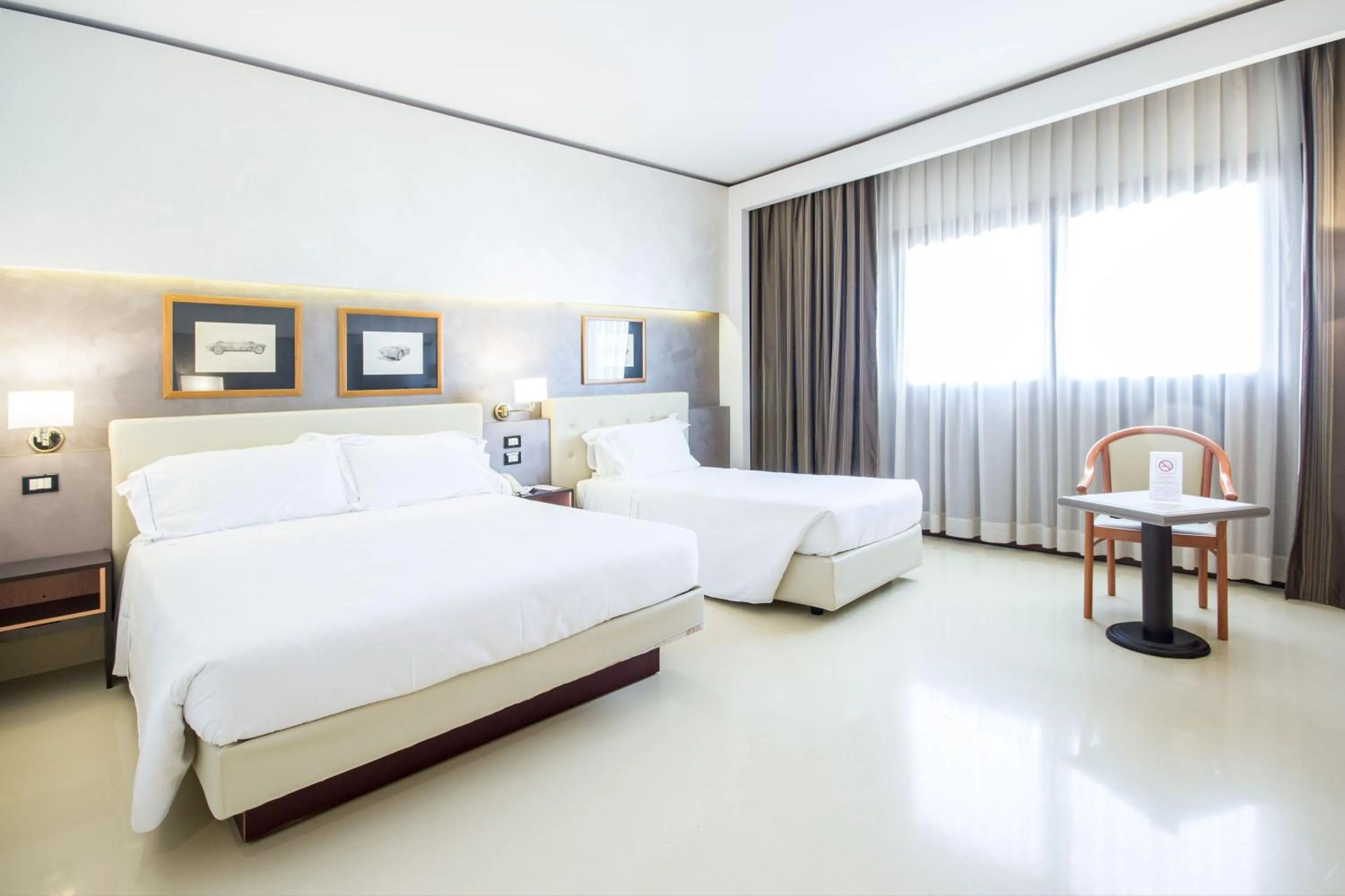 Bed in Best Western Modena District