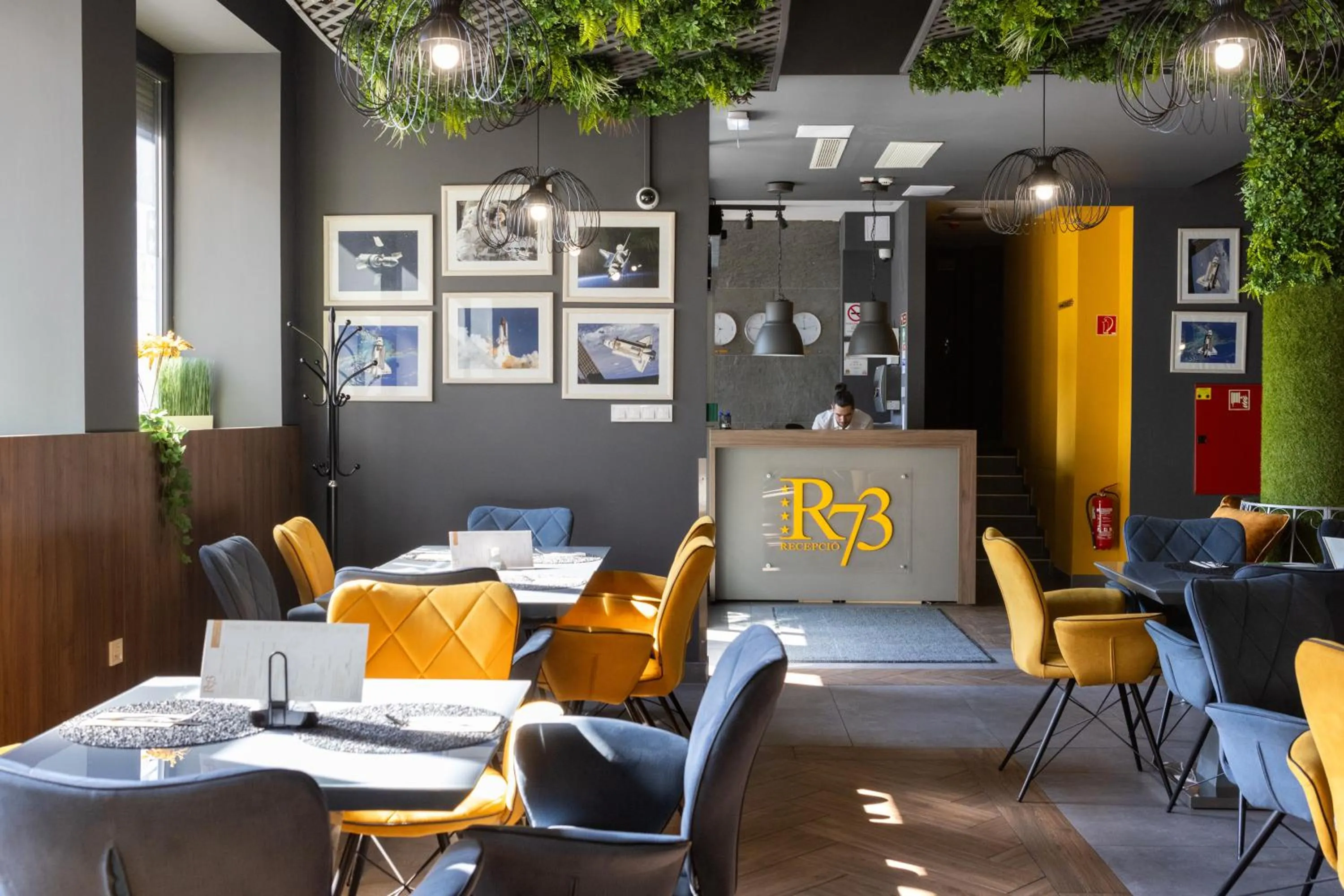 Lounge or bar in R73 Residences