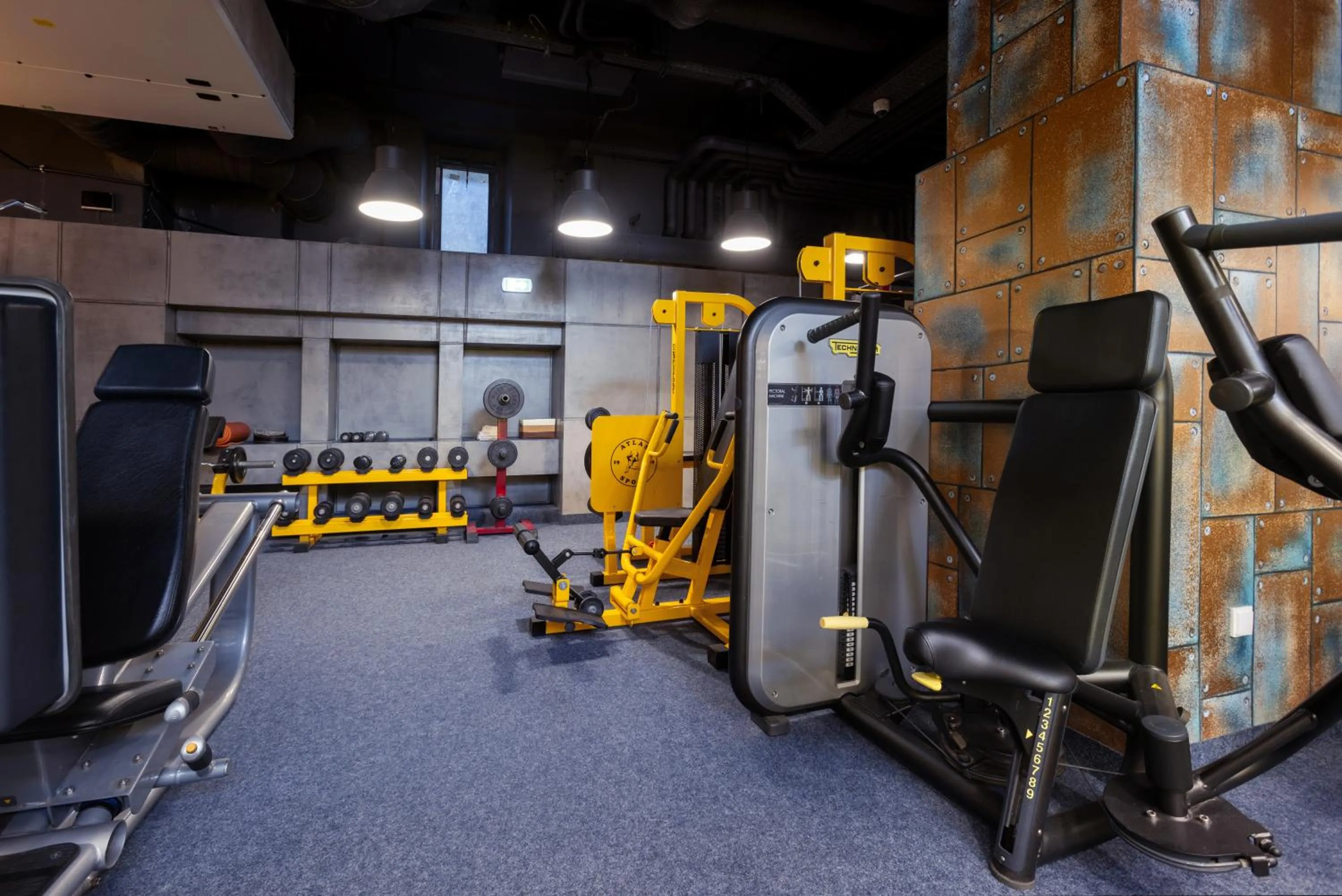 Fitness centre/facilities in R73 Residences