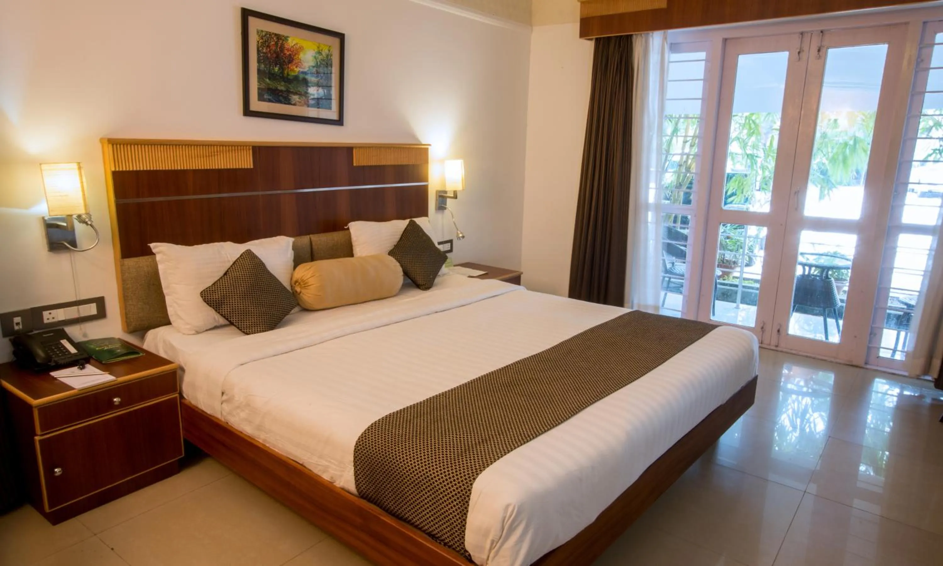 Bedroom, Bed in Contour Backwaters Hotel Resort & Convention Centre