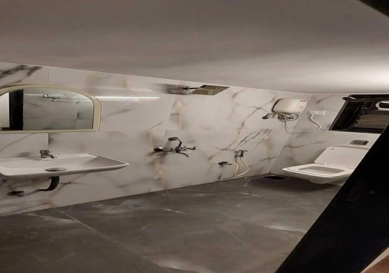 Bathroom in Hotel De Classico Juhu