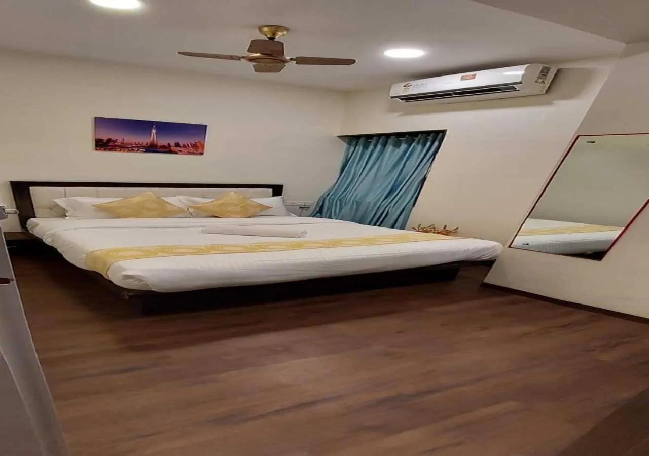 Bedroom, Bed in Hotel De Classico Juhu