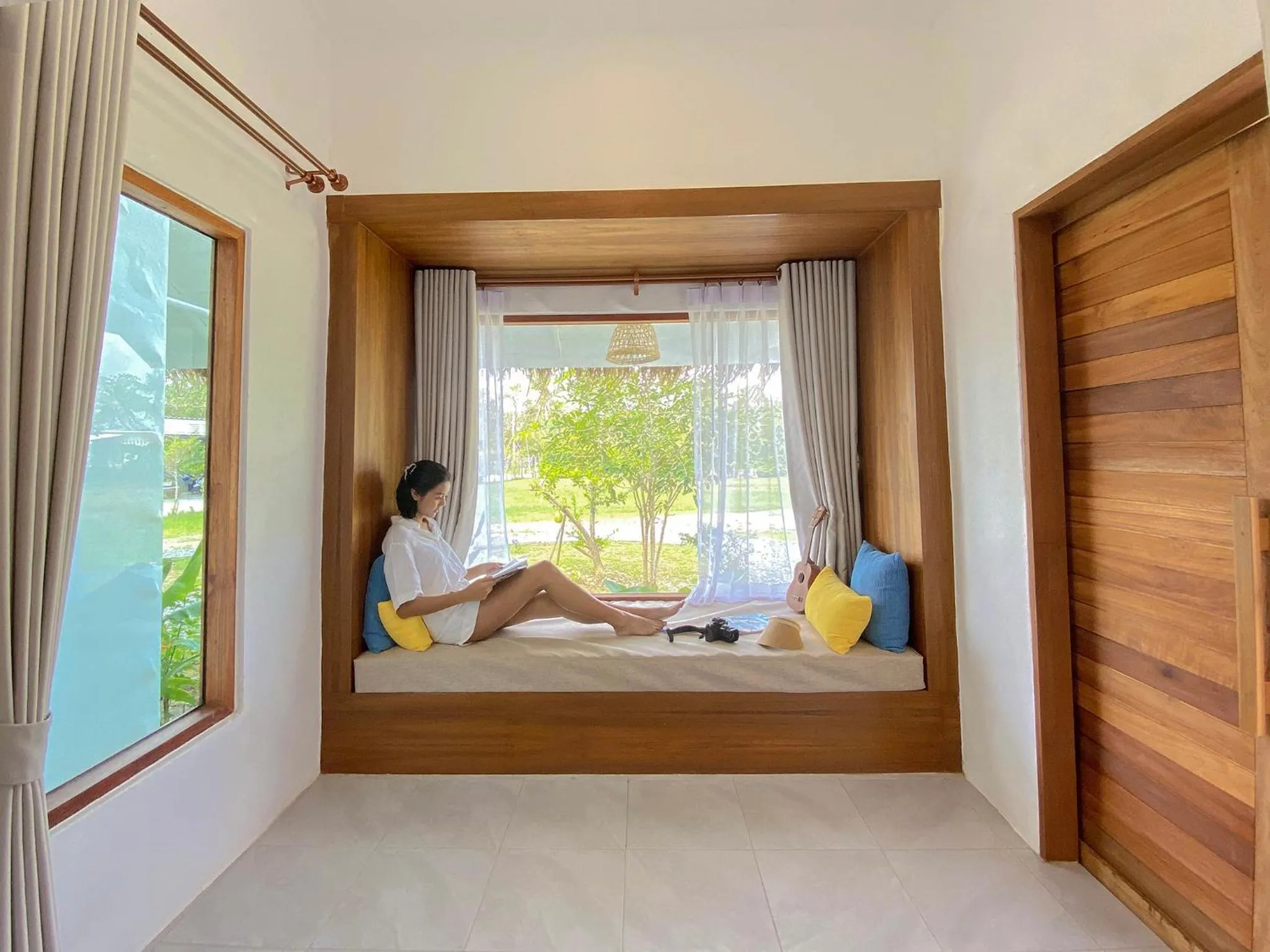 Photo of the whole room, Bed in Issara Beach Resort Beachfront