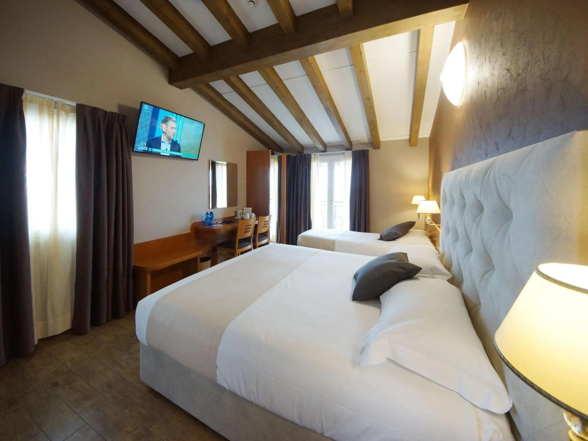 Shower, Bed in Hotel Clarin 14 by Dori