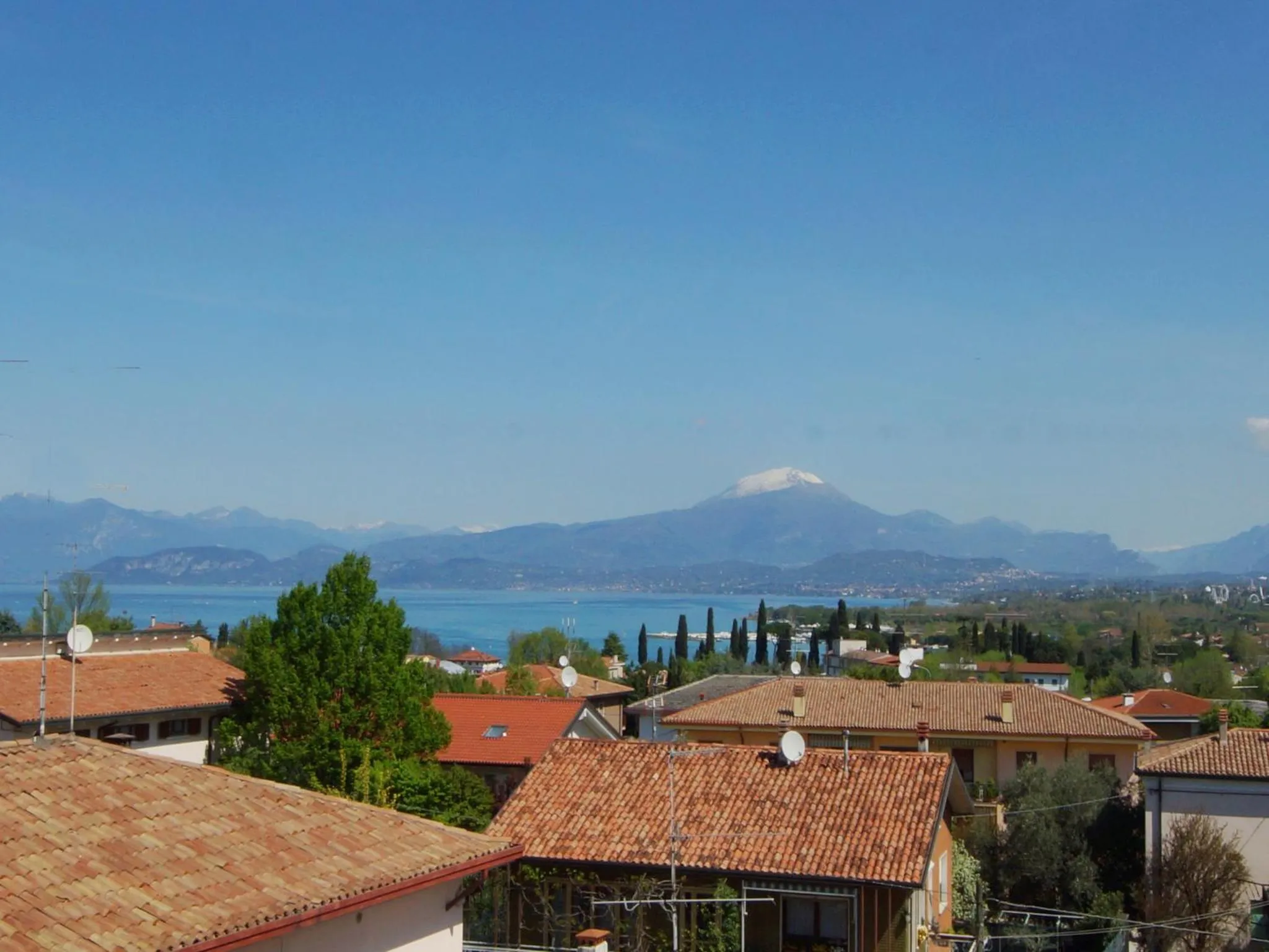 Neighbourhood in Hotel Clarin 14 by Dori