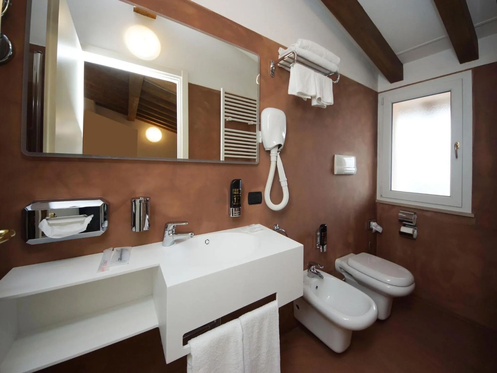 Shower in Hotel Clarin 14 by Dori