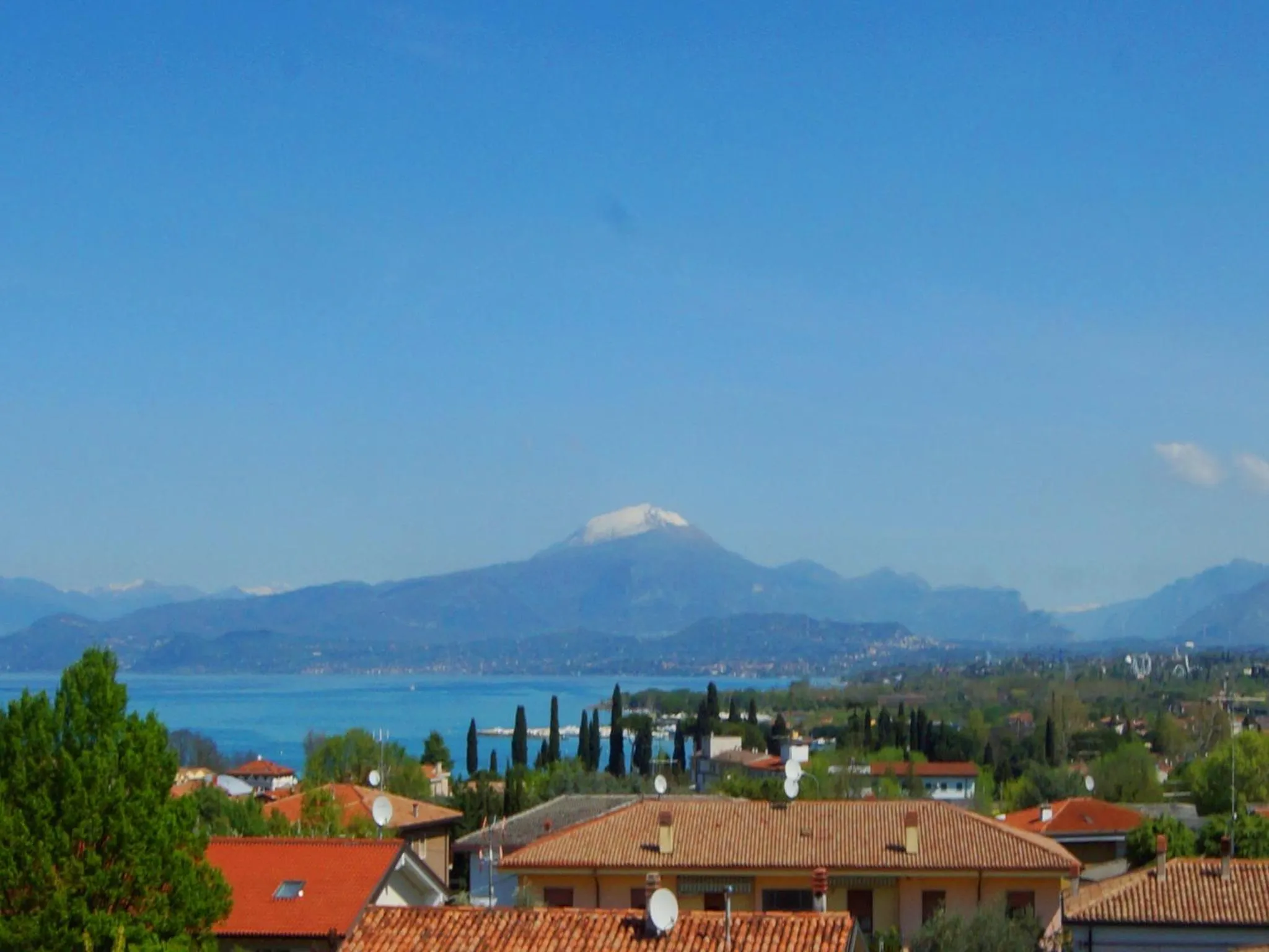 Mountain view in Hotel Clarin 14 by Dori