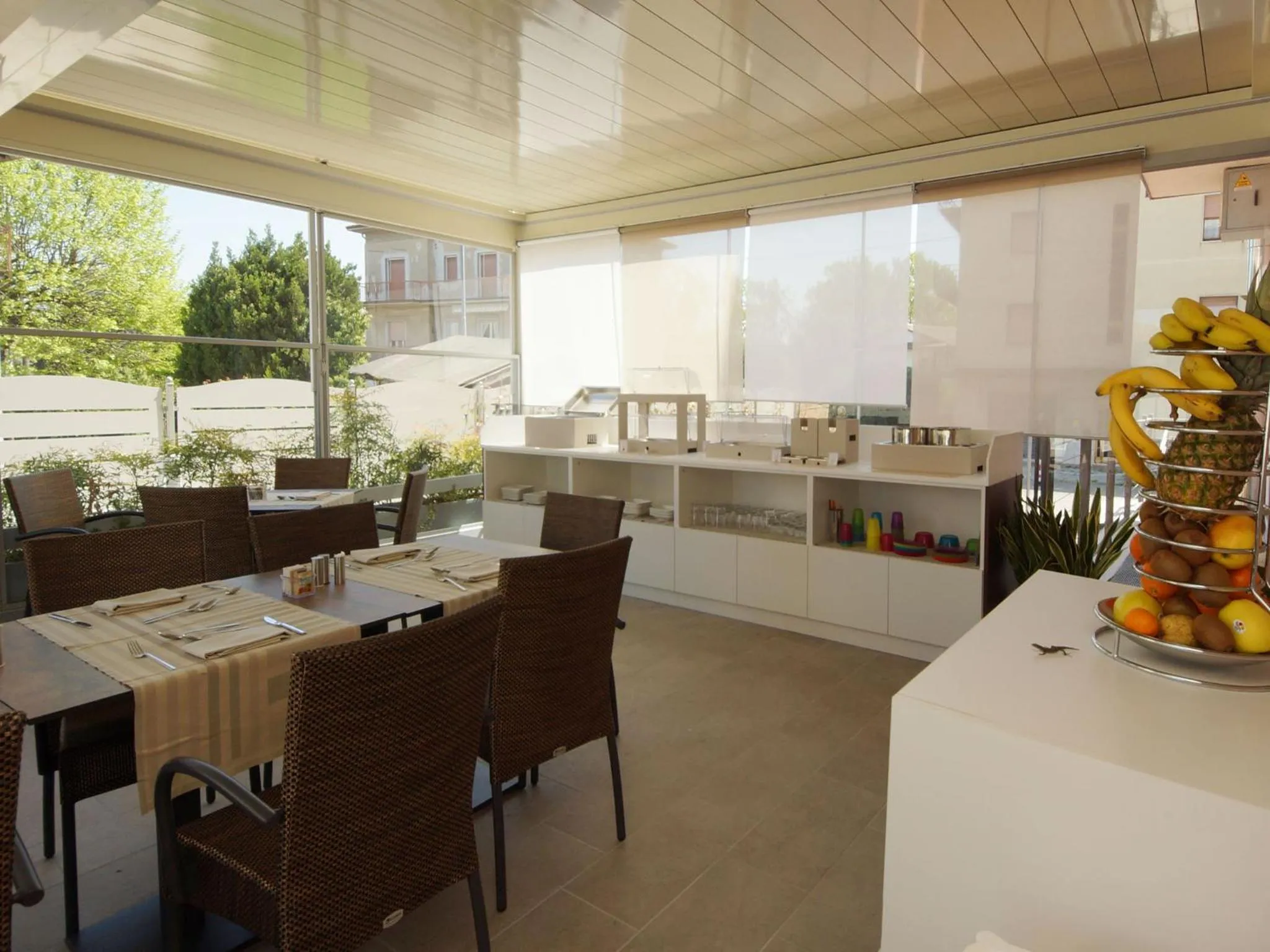 Restaurant/places to eat in Hotel Clarin 14 by Dori