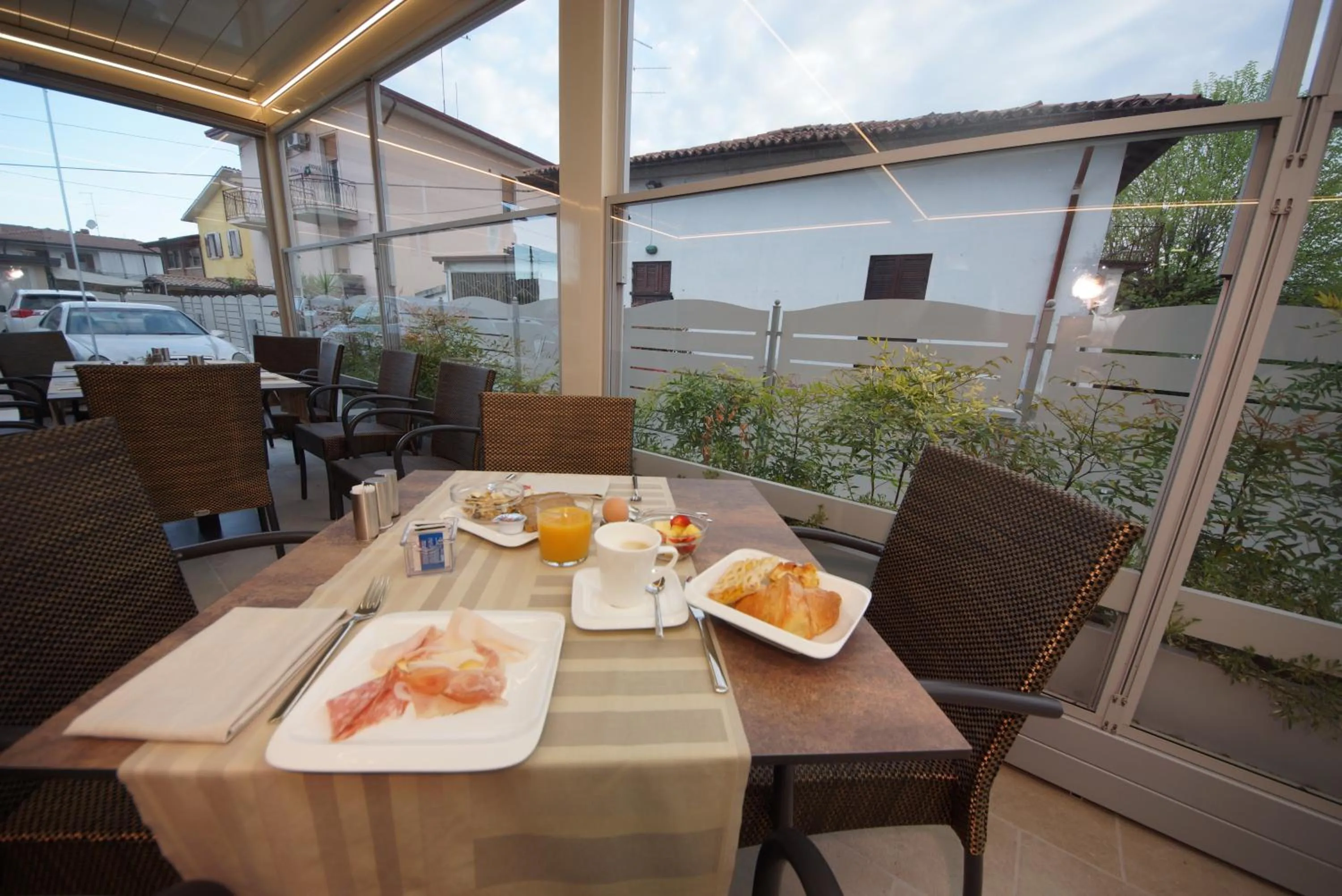 Food and drinks in Hotel Clarin 14 by Dori