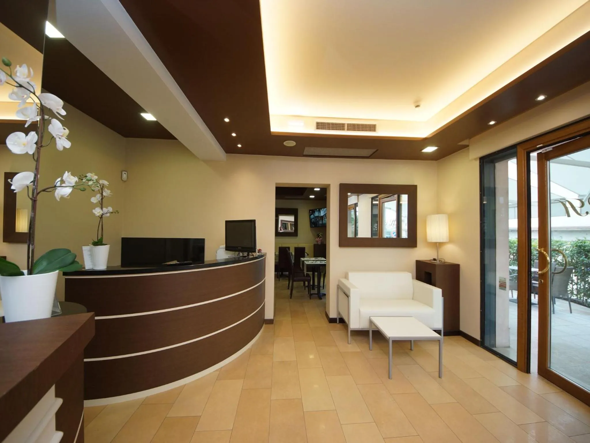 Communal lounge/ TV room in Hotel Clarin 14 by Dori