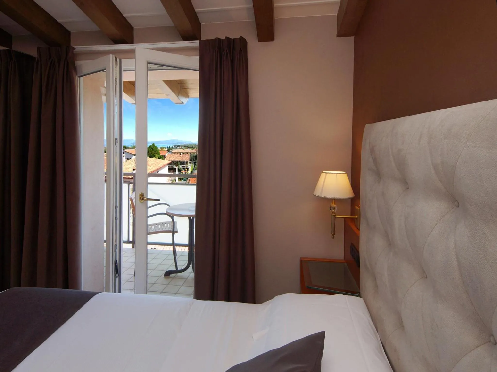 Bed in Hotel Clarin 14 by Dori