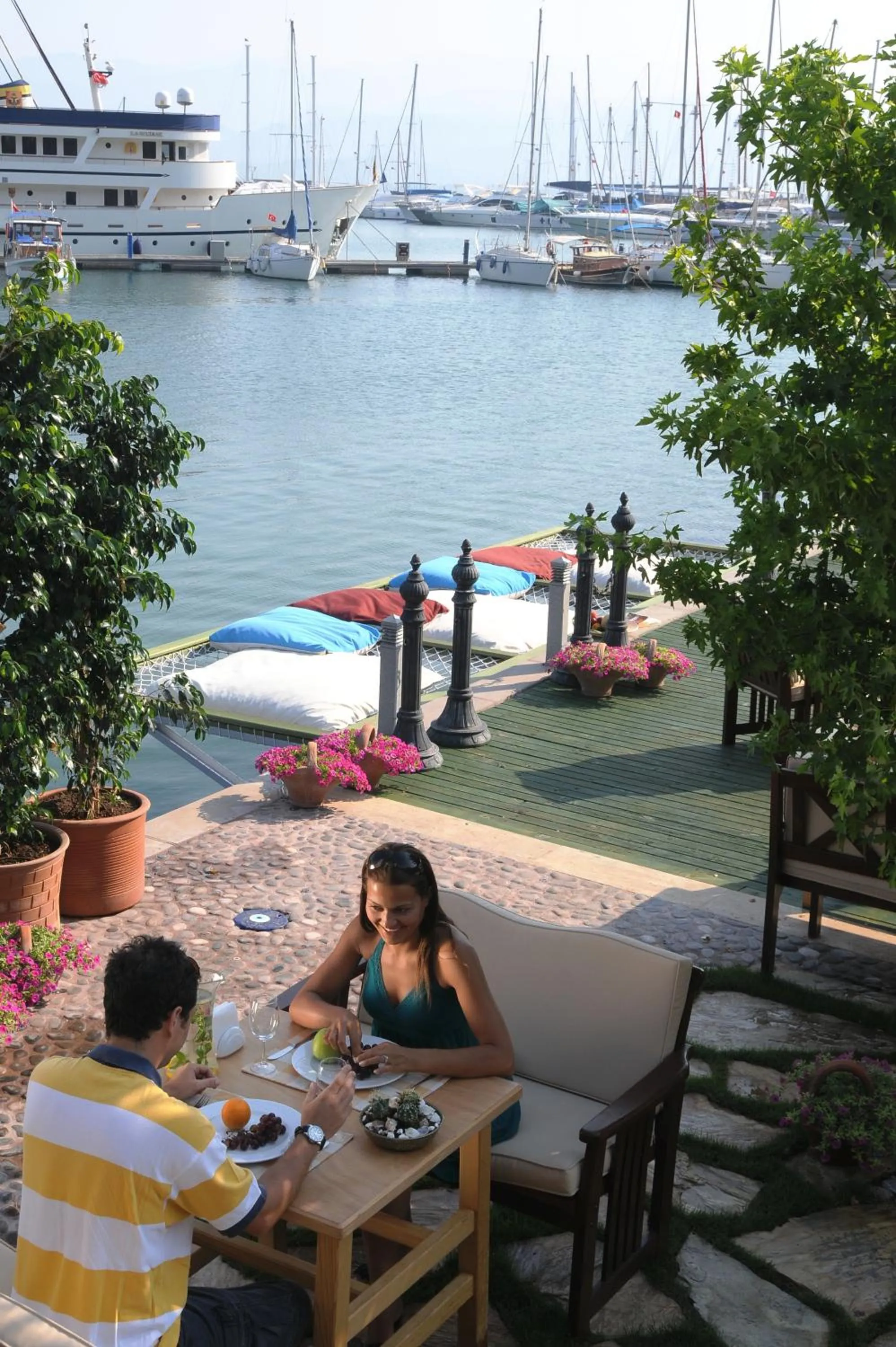 Restaurant/places to eat in Ece Saray Marina Resort