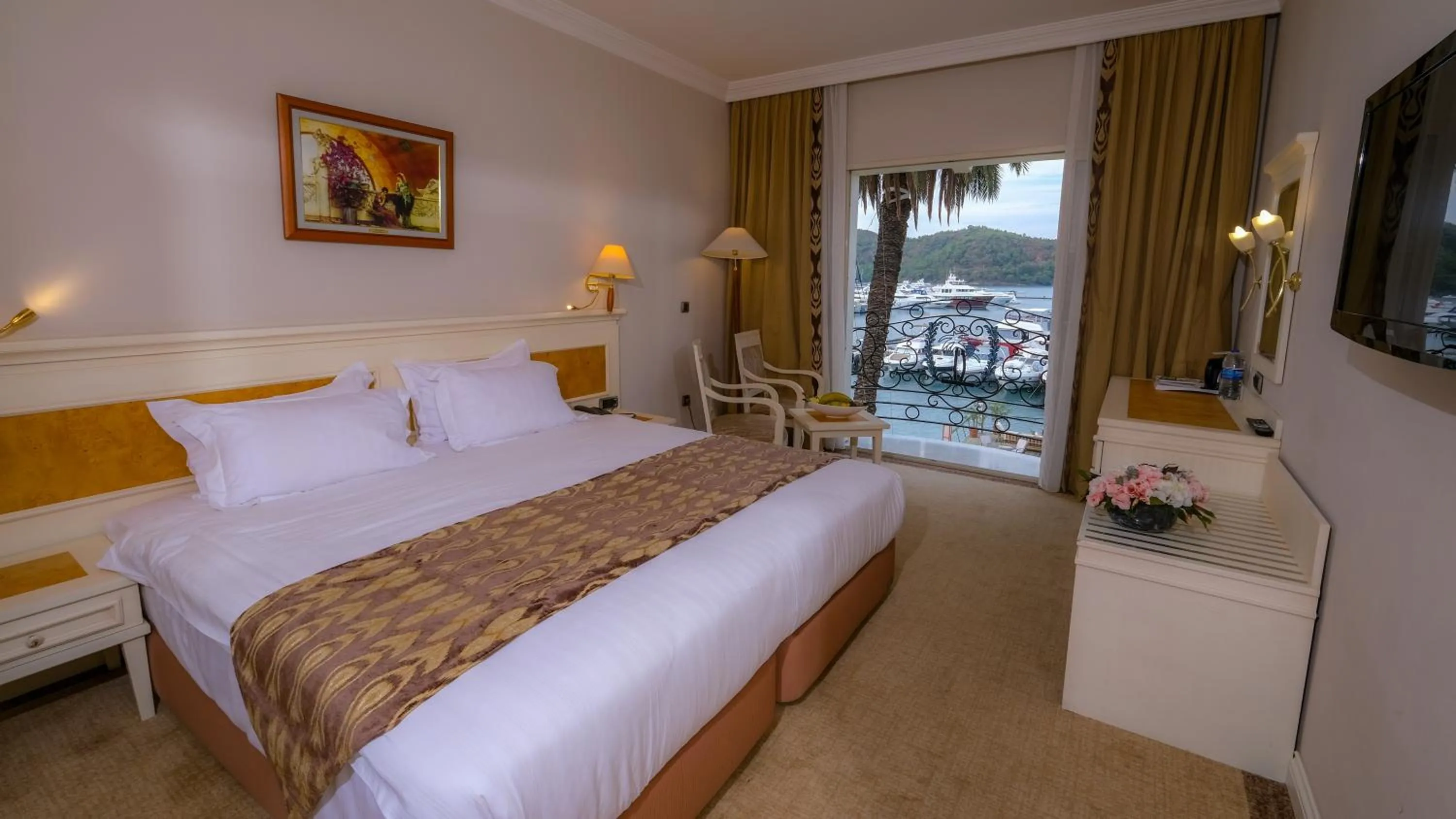 Sea view, Bed in Ece Saray Marina Resort