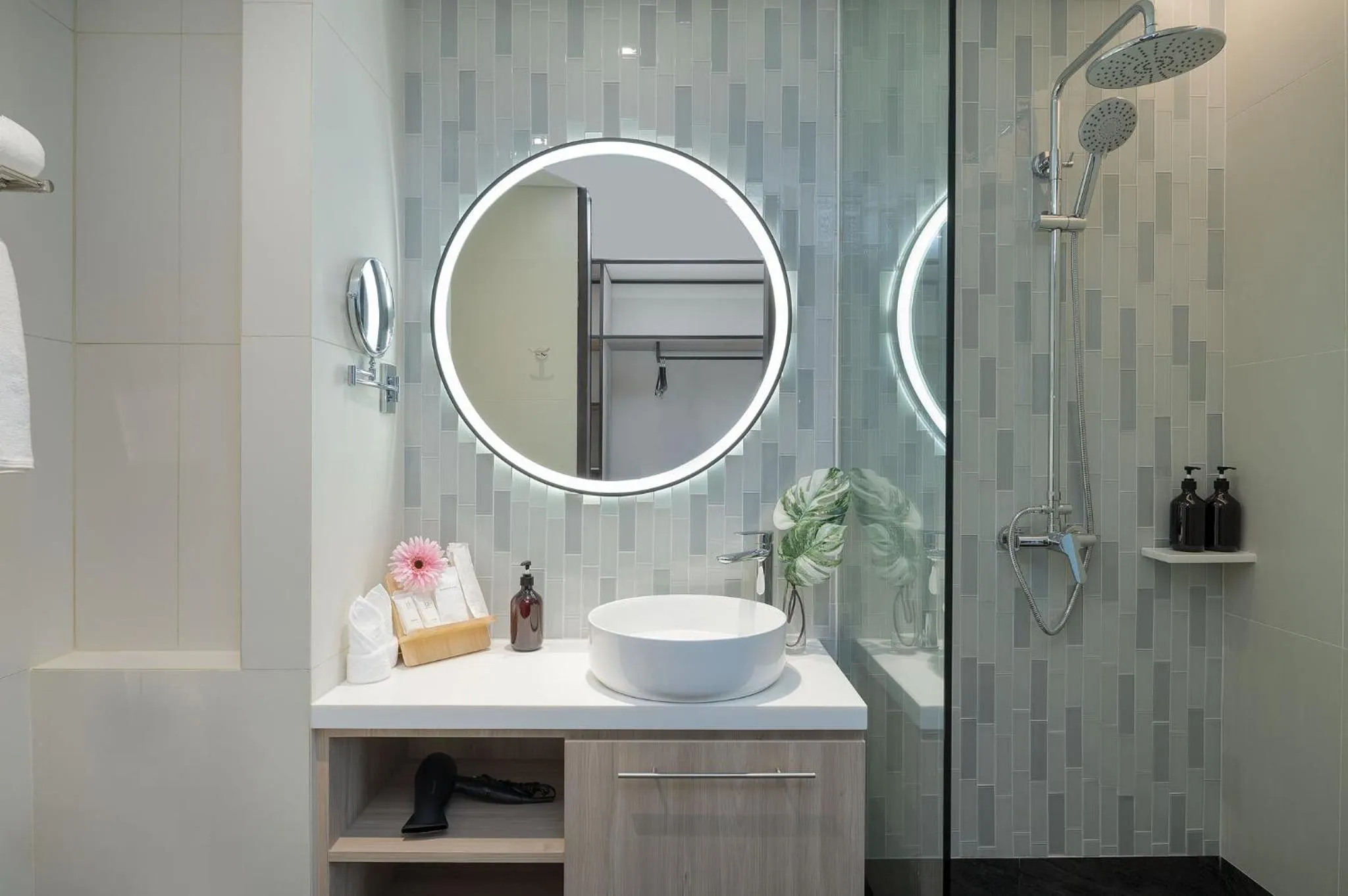 Shower in JonoX Phuket Karon Hotel