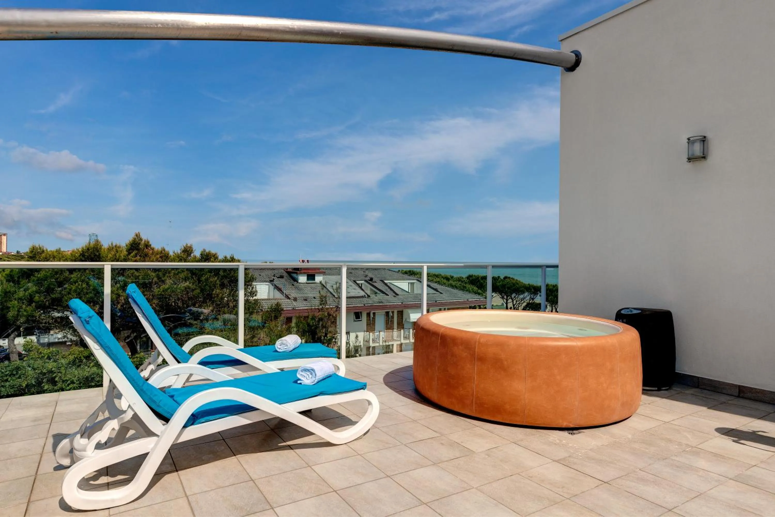 Swimming pool in Park Hotel Ermitage Resort & Spa