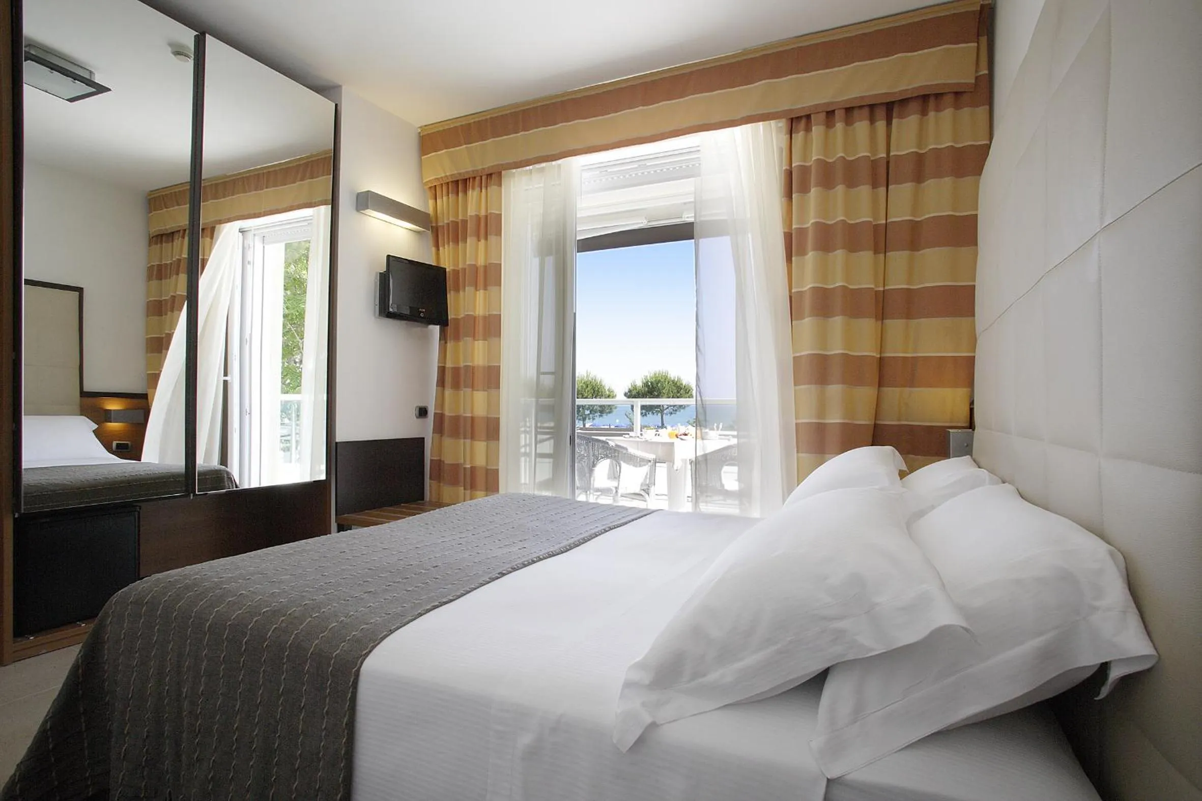 Bed in Park Hotel Ermitage Resort & Spa