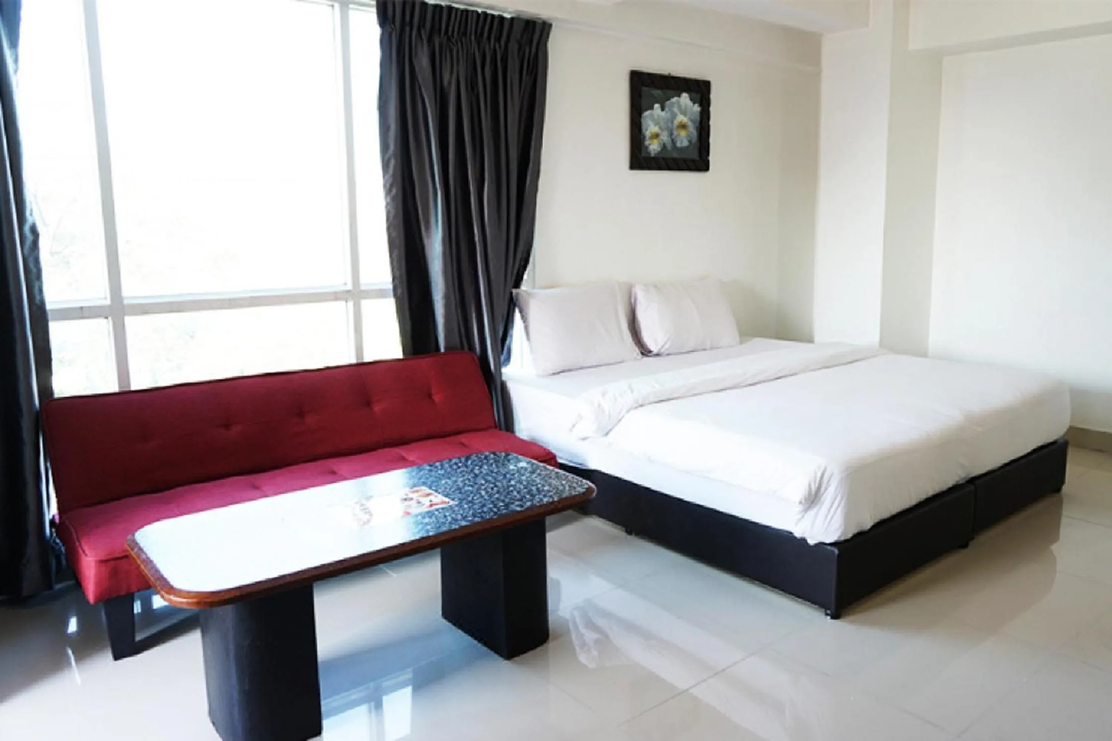 Bedroom, Bed in Latin Garden Hotel