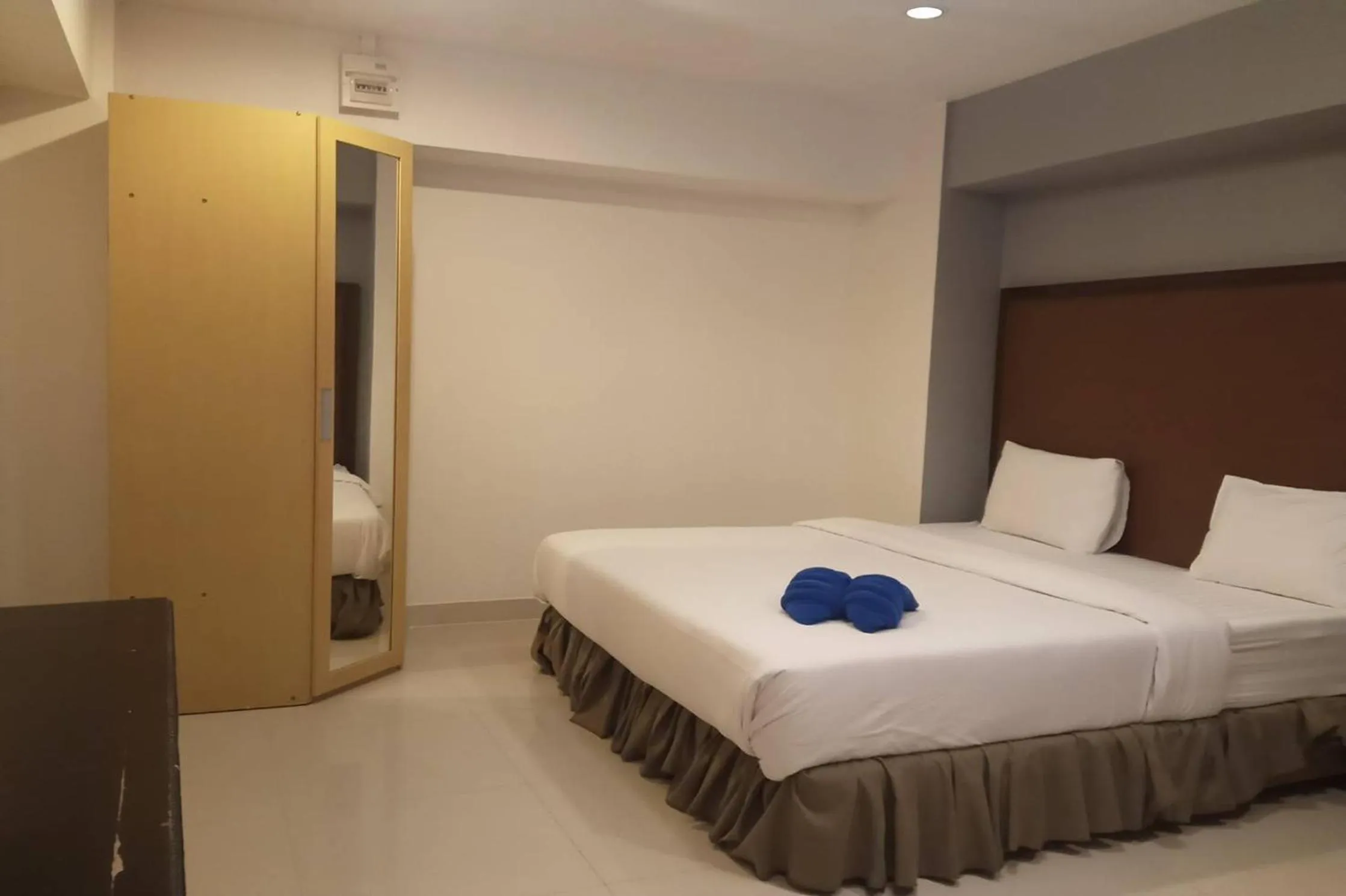 Bedroom, Bed in Latin Garden Hotel