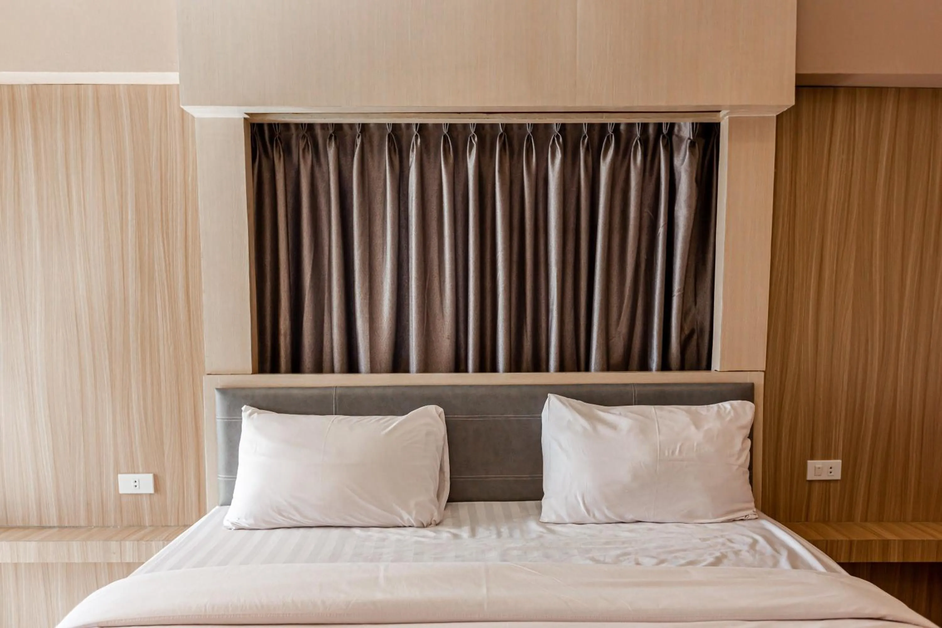 Bed in Latin Garden Hotel