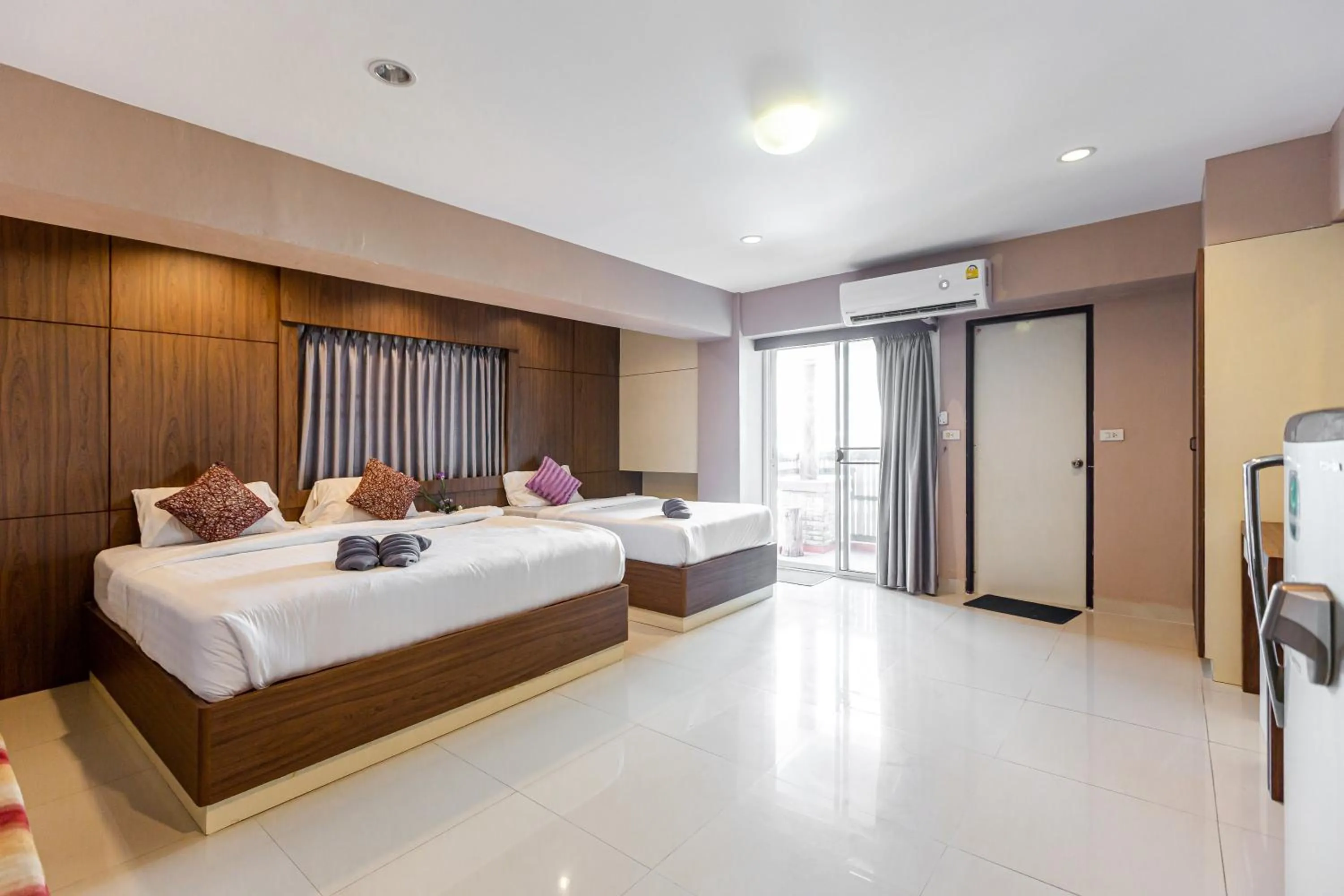 Bedroom, Bed in Latin Garden Hotel