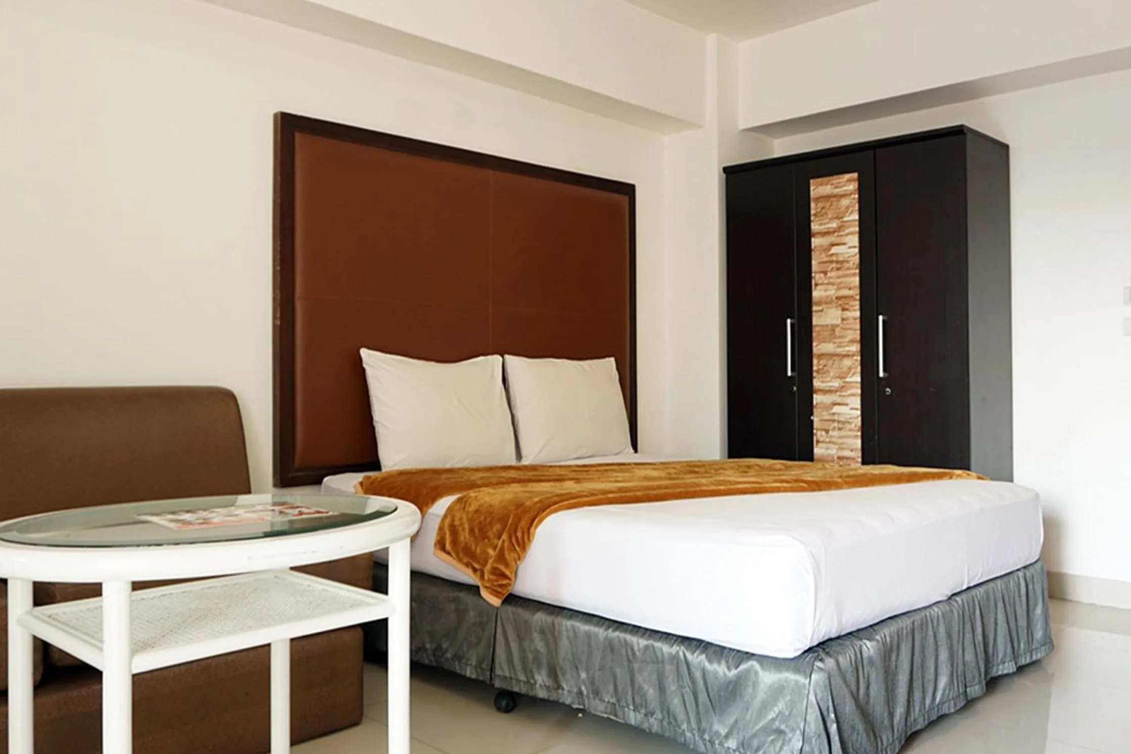 Bedroom, Bed in Latin Garden Hotel