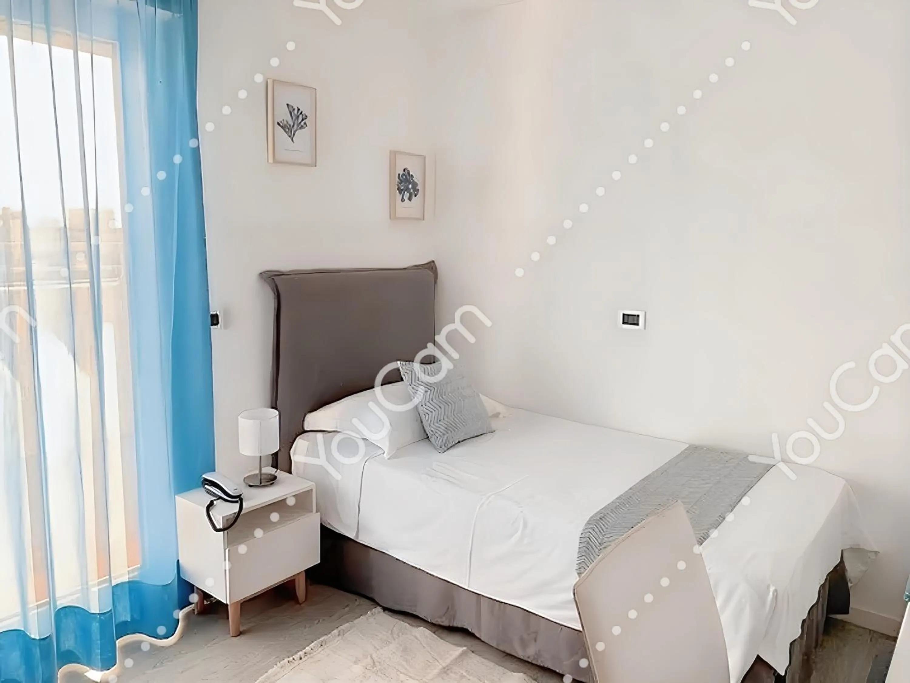 View (from property/room), Bed in Hotel Niagara