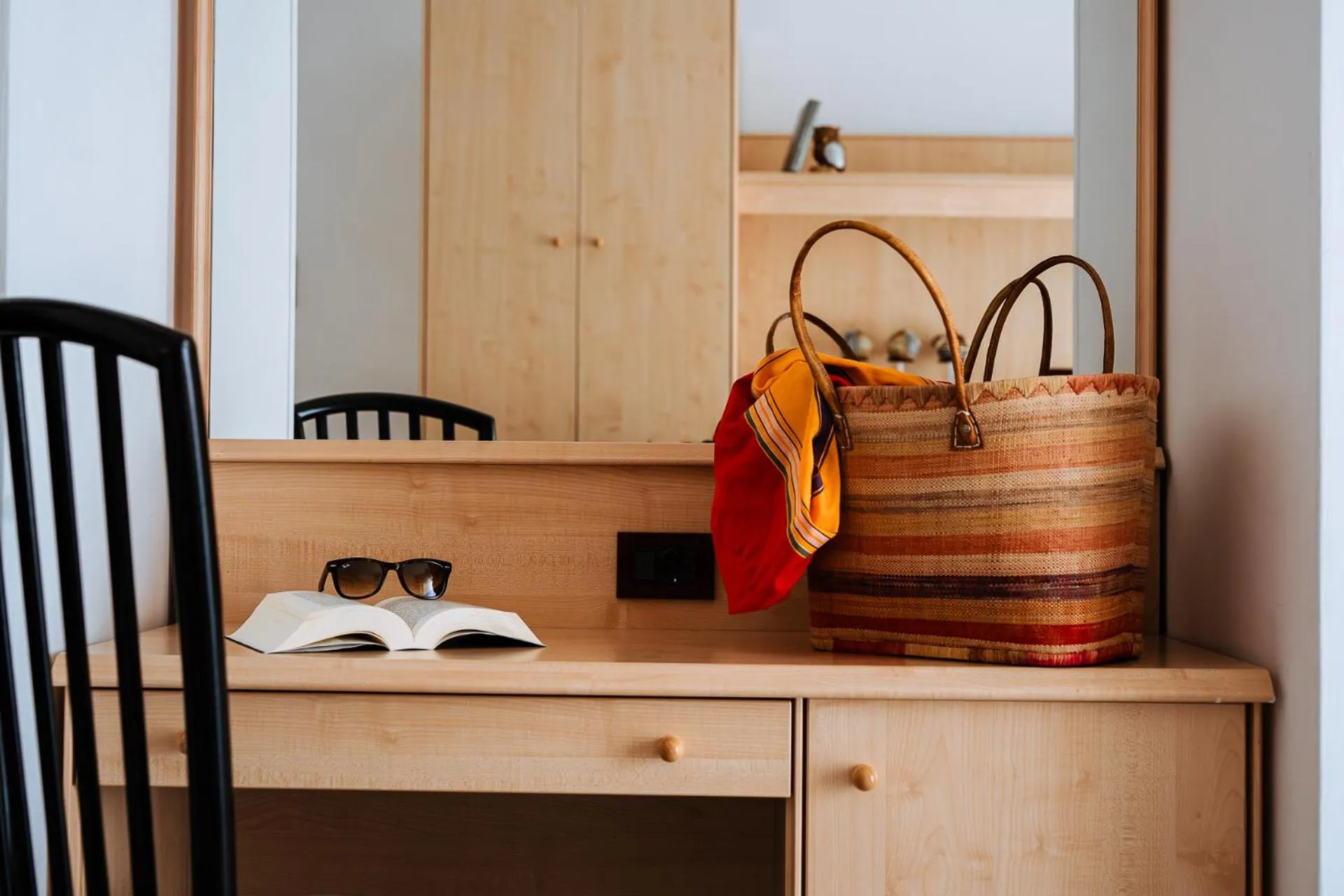 wardrobe in Hotel Niagara