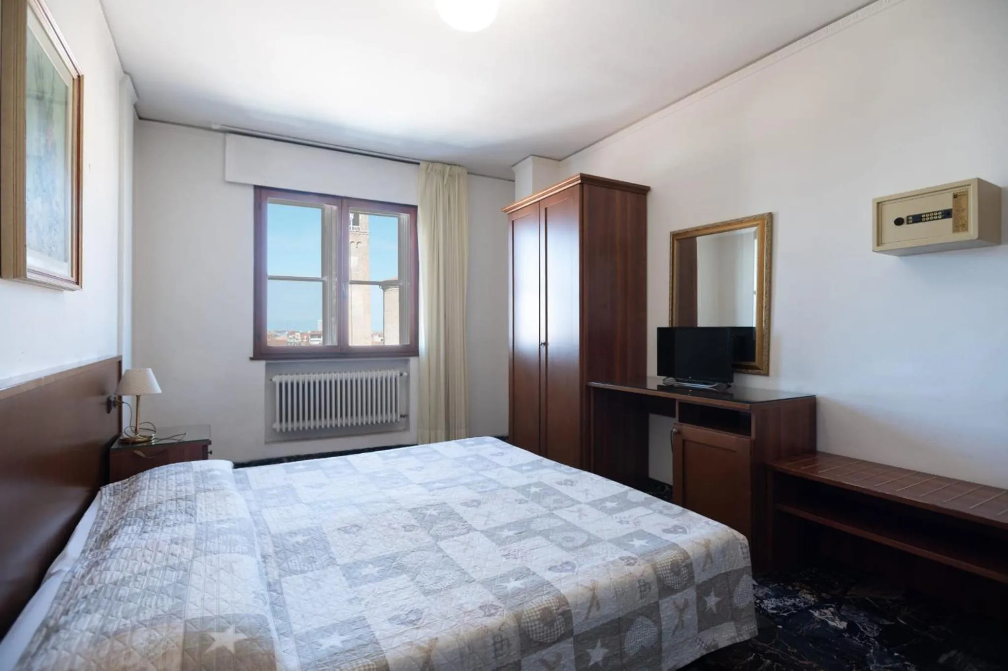 Bed in Hotel Caldin's