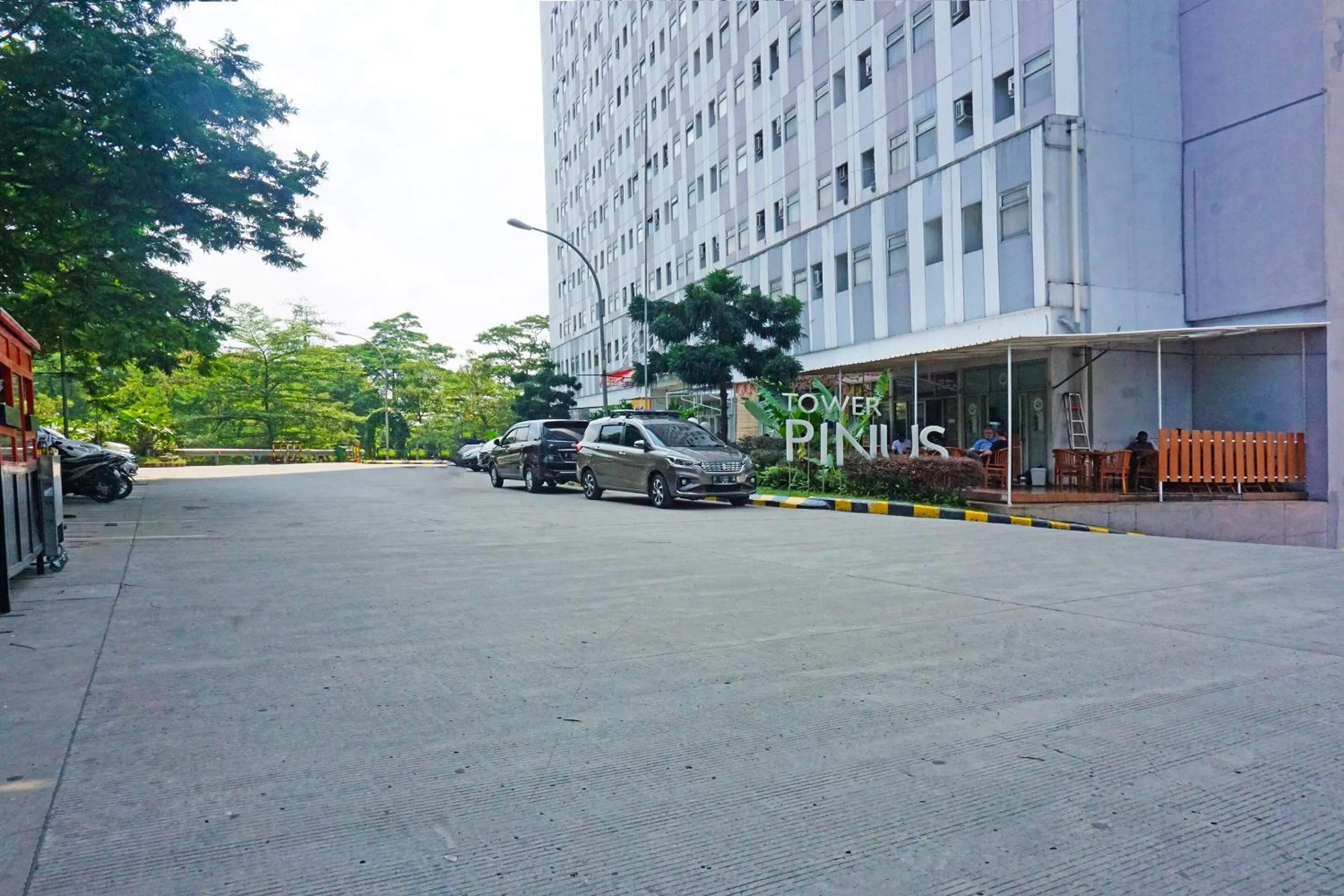 Facade/entrance in OYO 91593 San San Rooms Apartment Gunung Putri Square