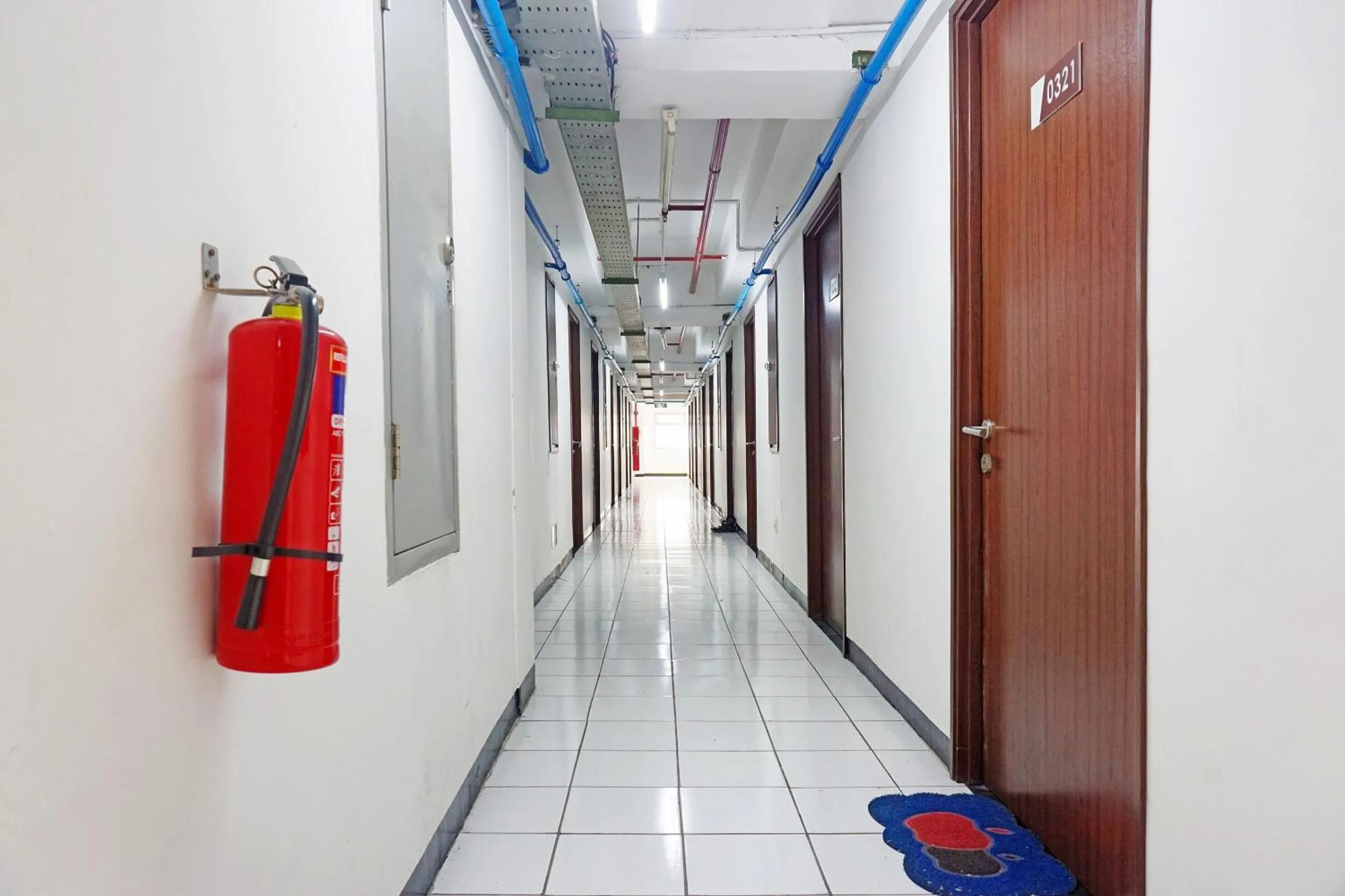 Lobby or reception in OYO 91593 San San Rooms Apartment Gunung Putri Square