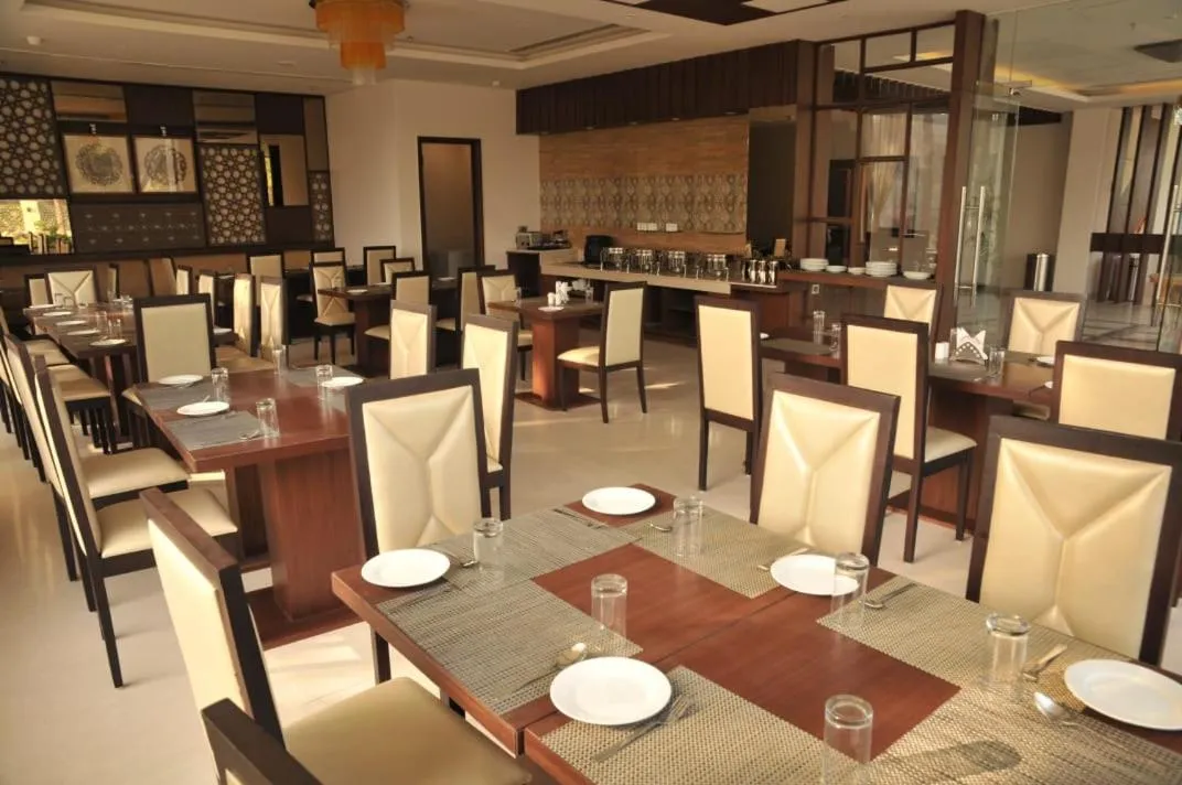 Restaurant/places to eat in Pinaka Hotels & Resorts