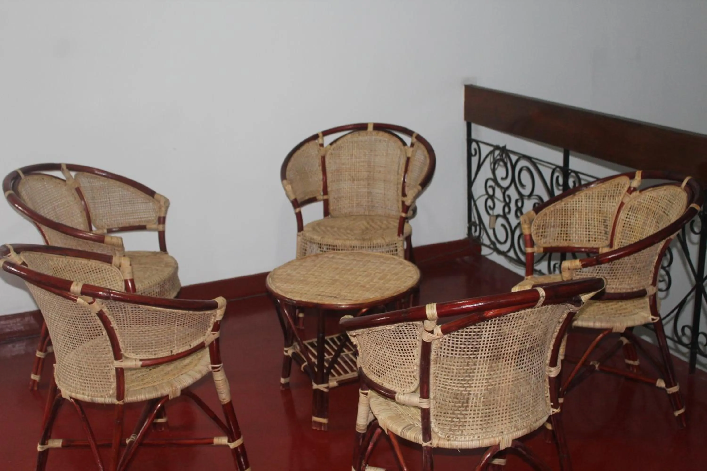 Communal lounge/ TV room in Lazy Bear Best Hostel in Kandy