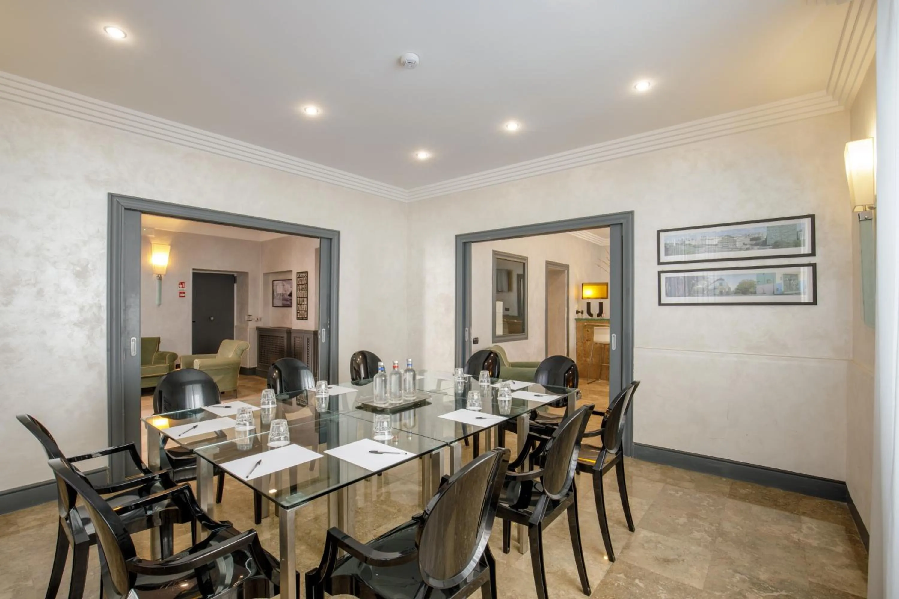 Seating area in Hotel Buenos Aires