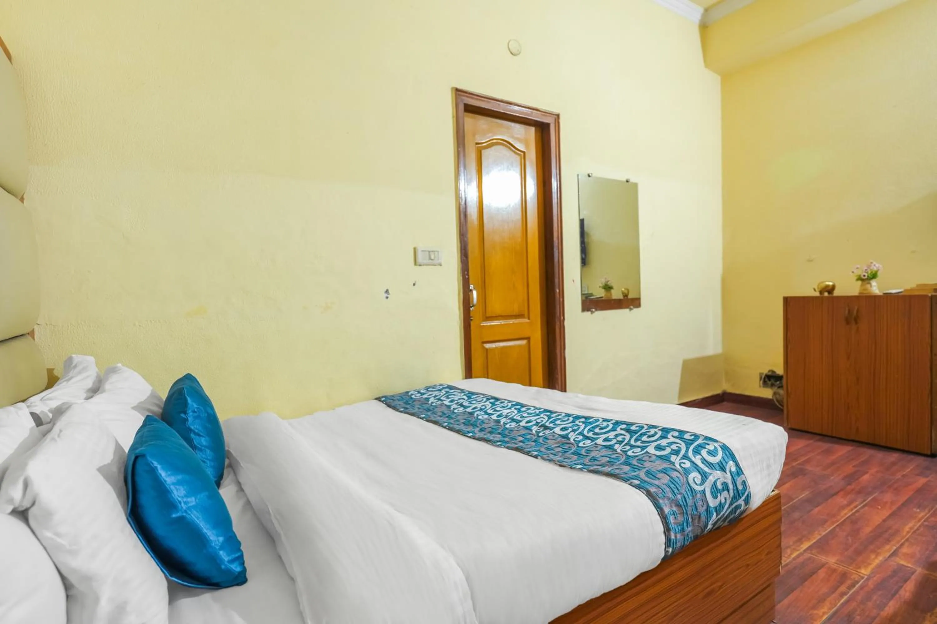 Bed in Hotel Abhi international