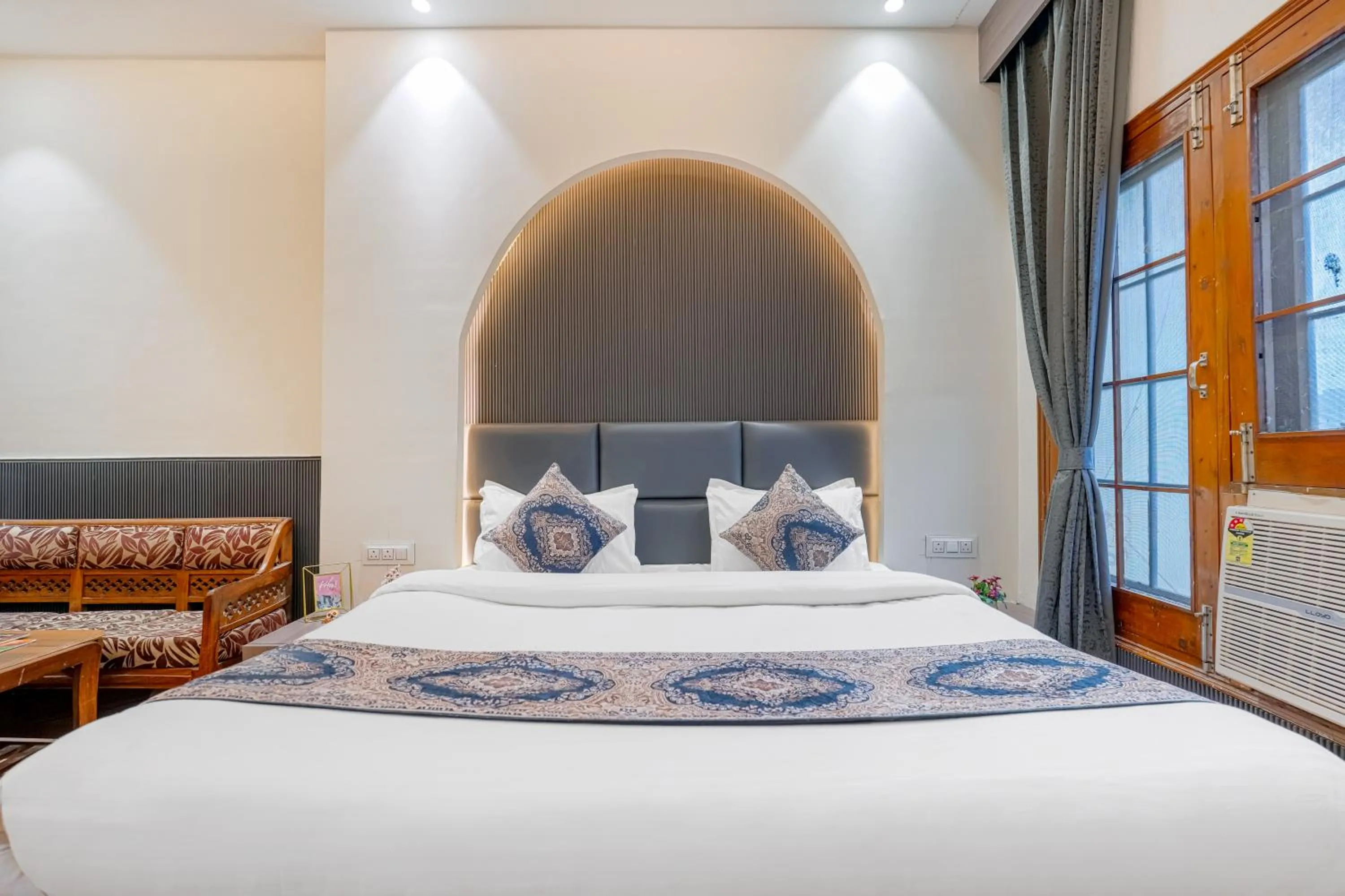 Bed in Hotel Abhi international