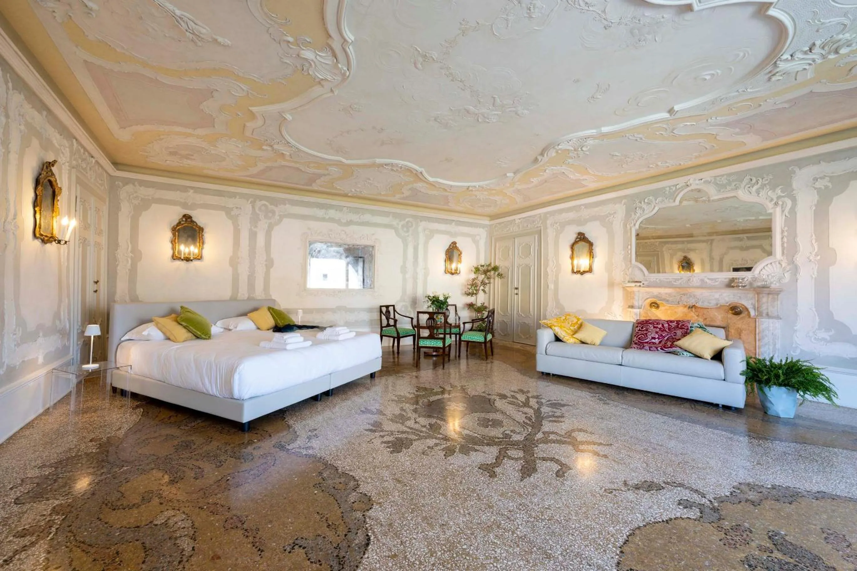 Bed in Mocenigo Grand Canal Luxury Suites