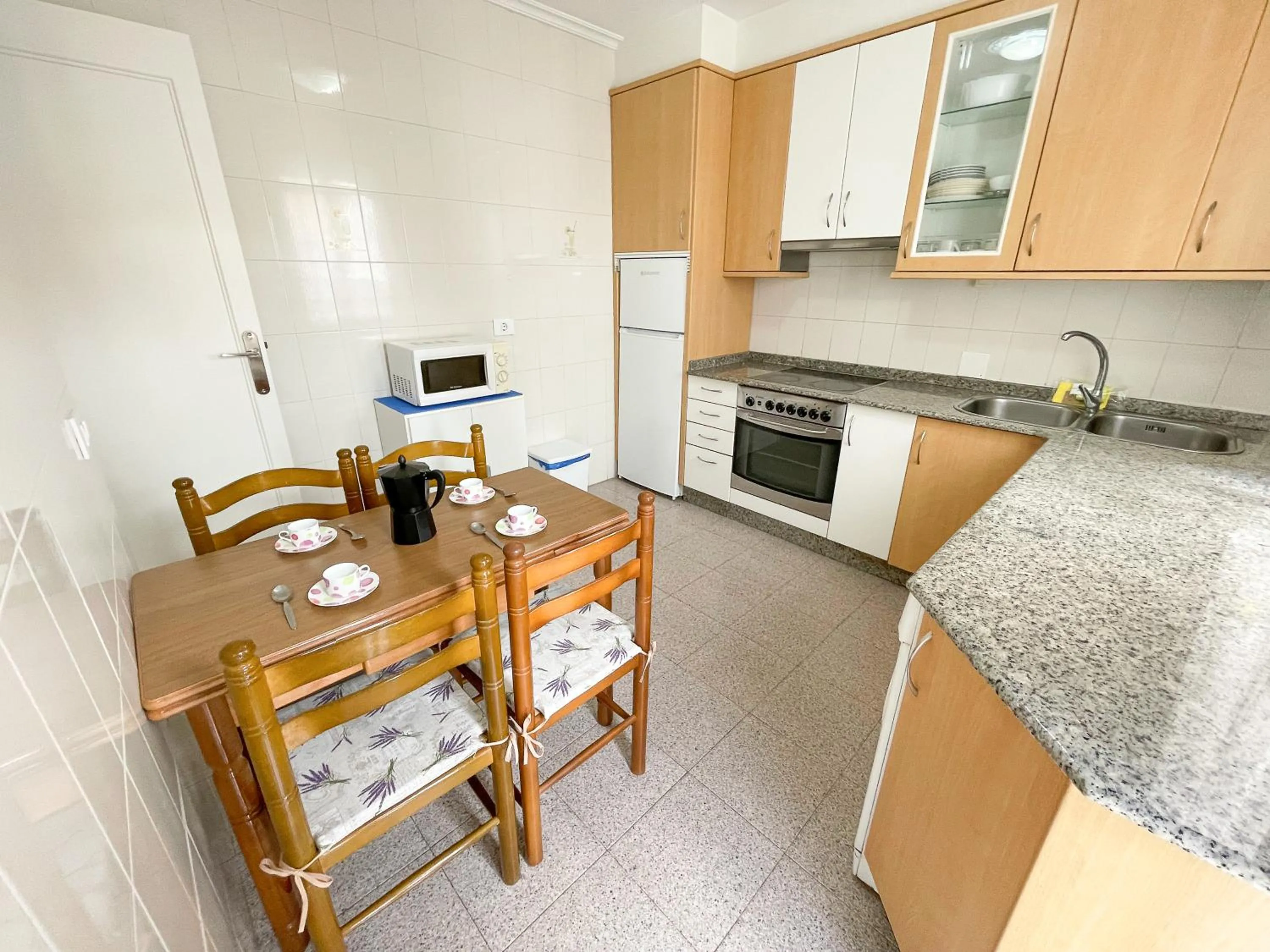 Kitchen or kitchenette in Apartamentos Portonovo 3000