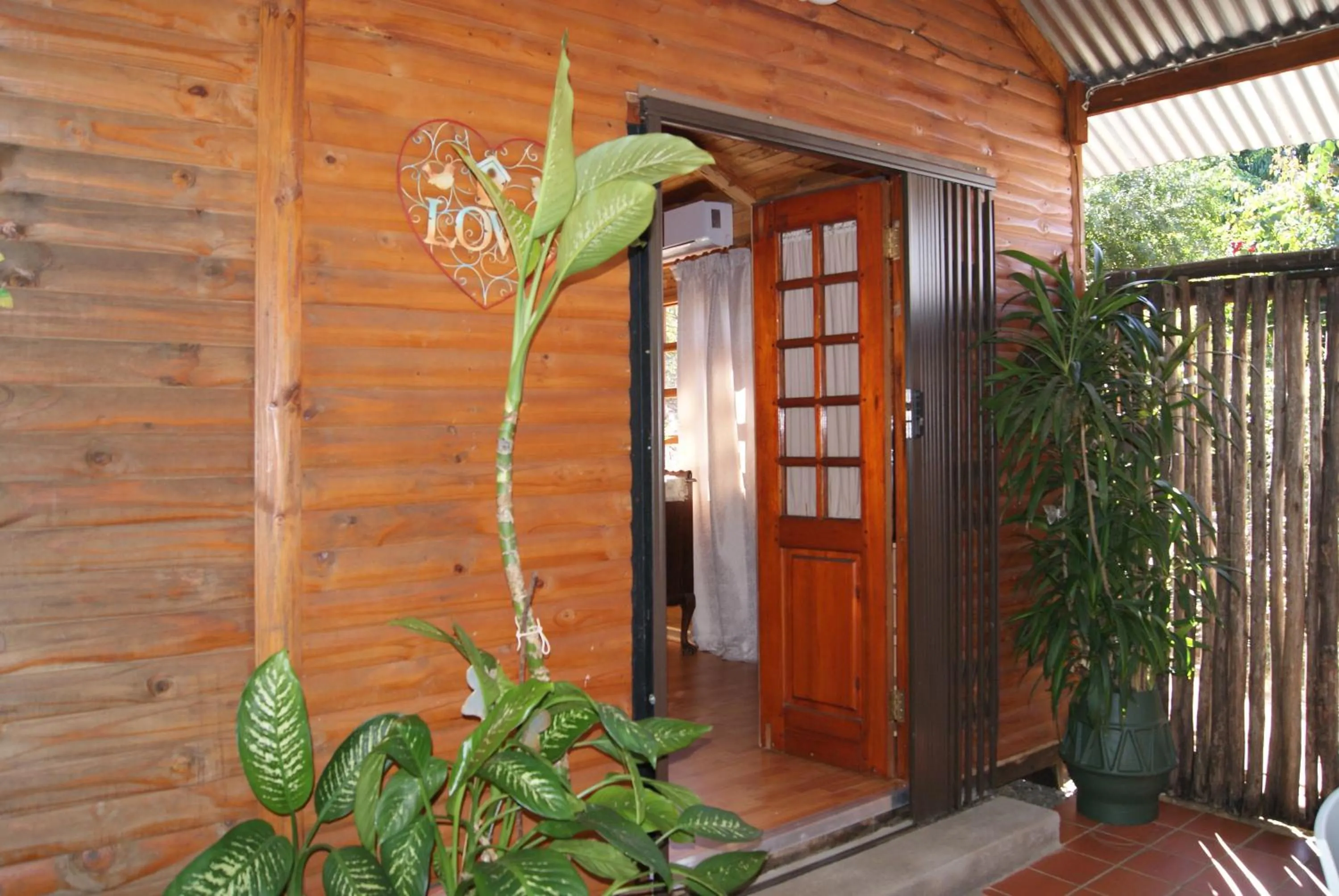 Facade/entrance in Fern Cottage