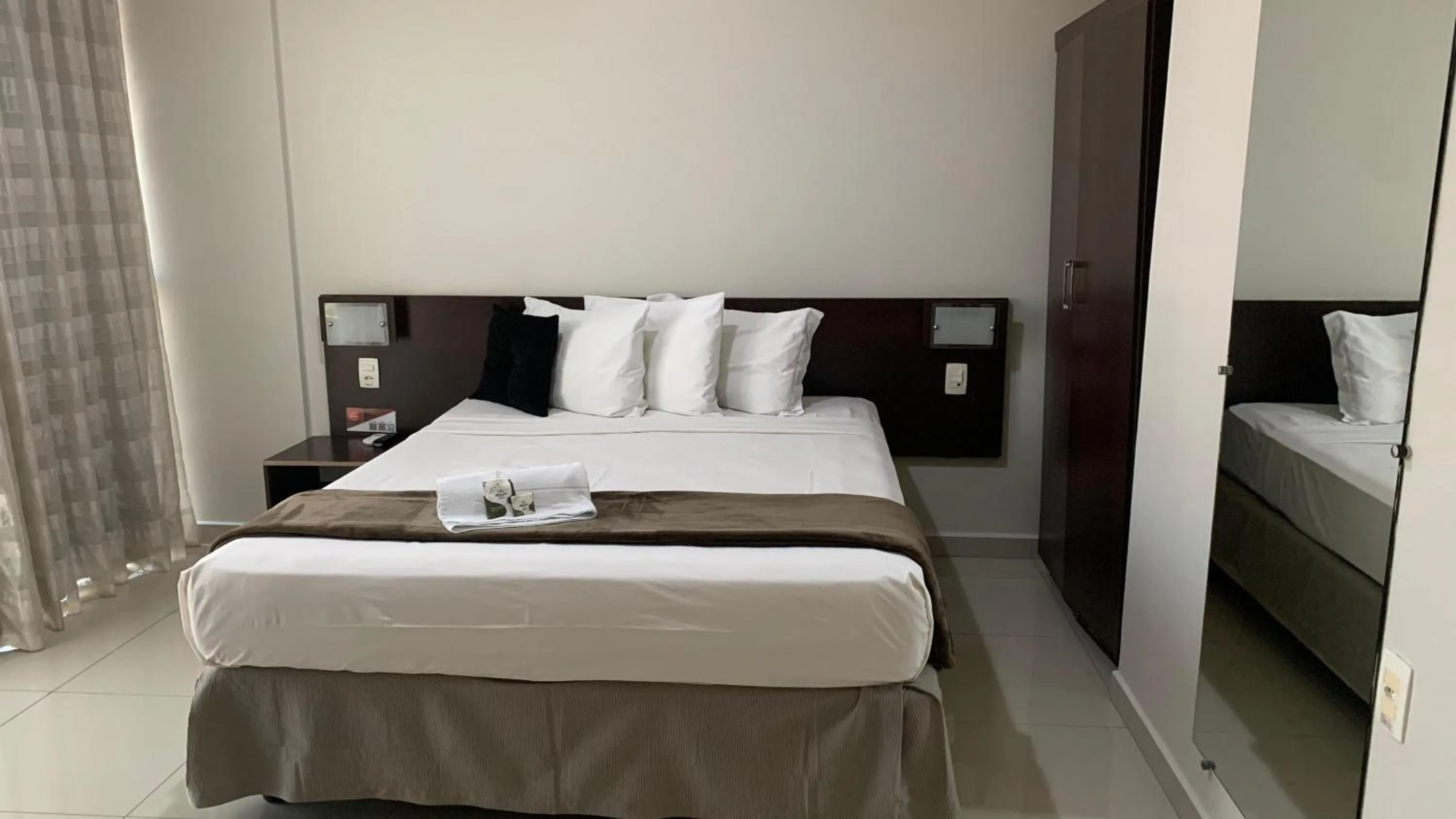 Bedroom, Bed in Atrium Express Hotels