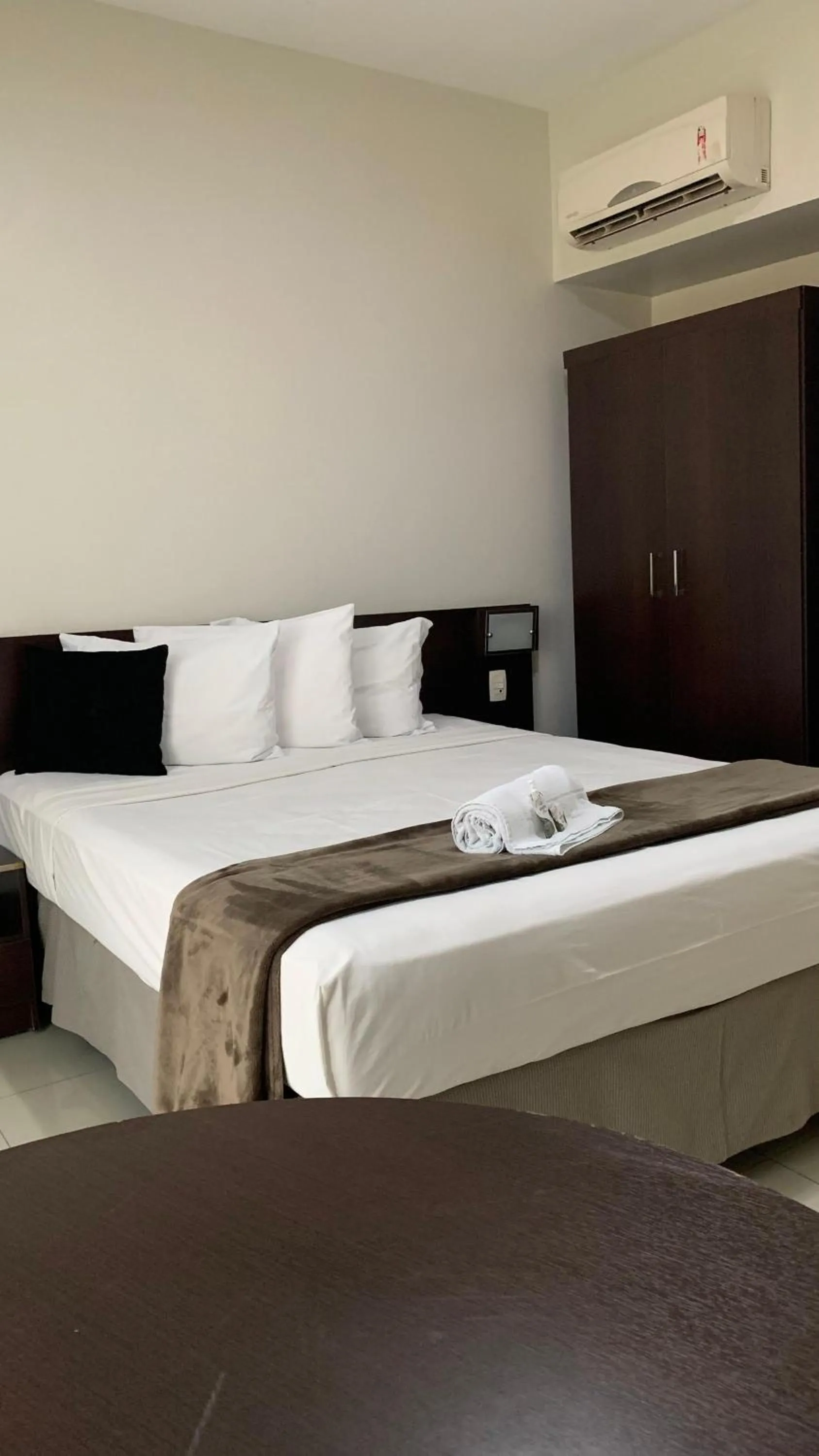 Bedroom, Bed in Atrium Express Hotels