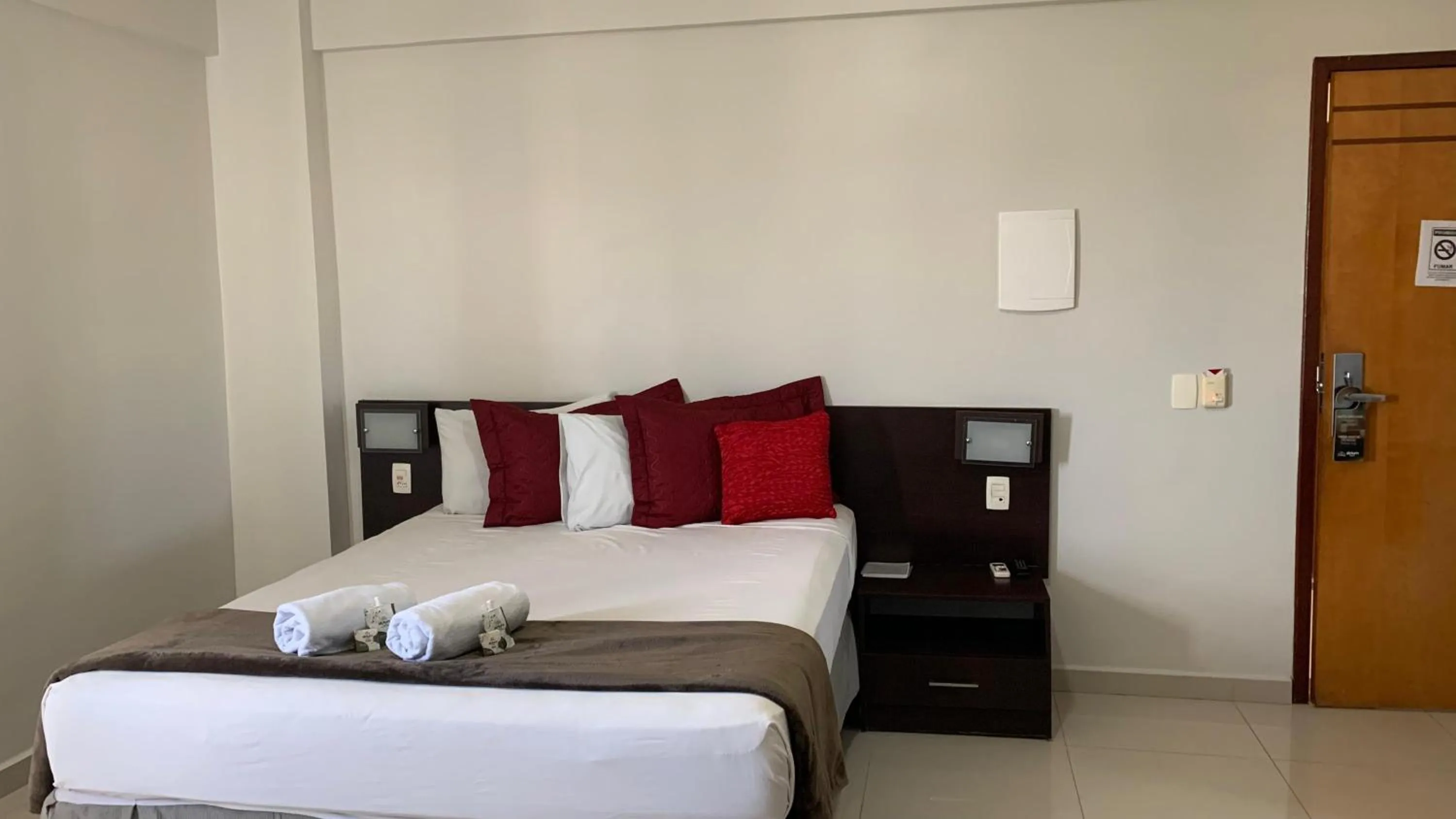 Bedroom, Bed in Atrium Express Hotels