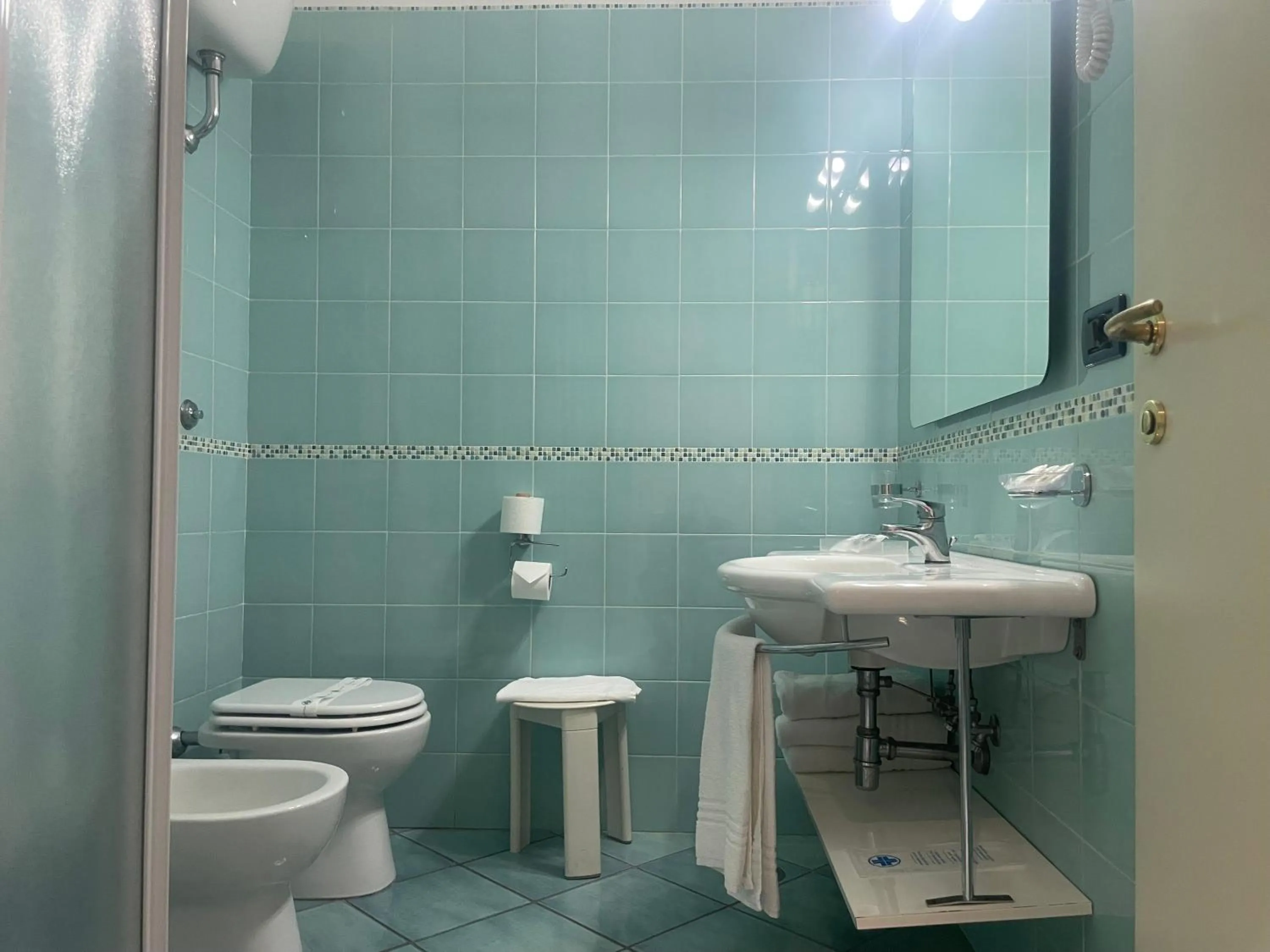 Shower in Hotel Marad