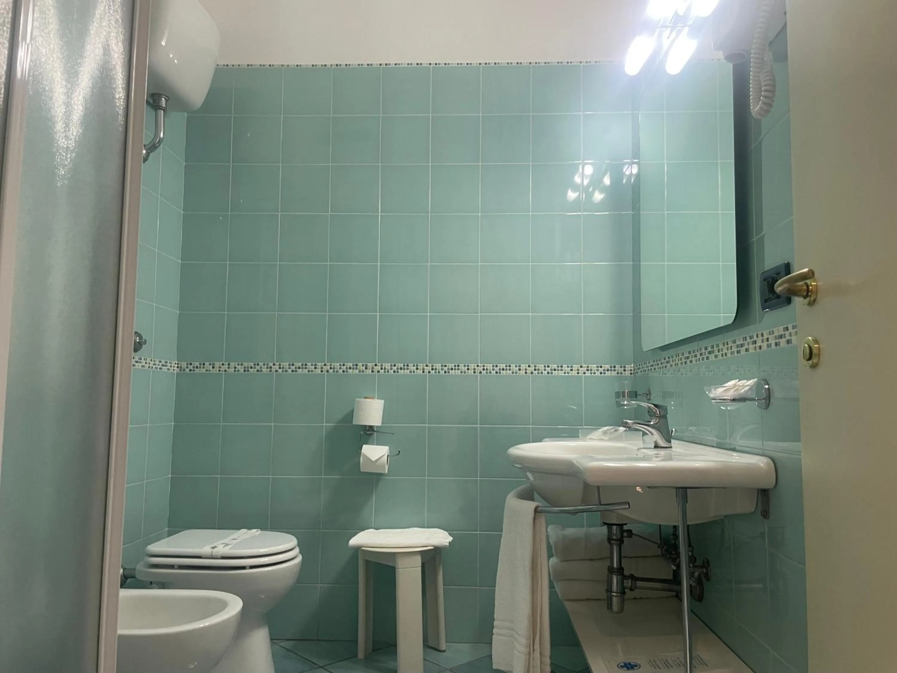 Shower in Hotel Marad